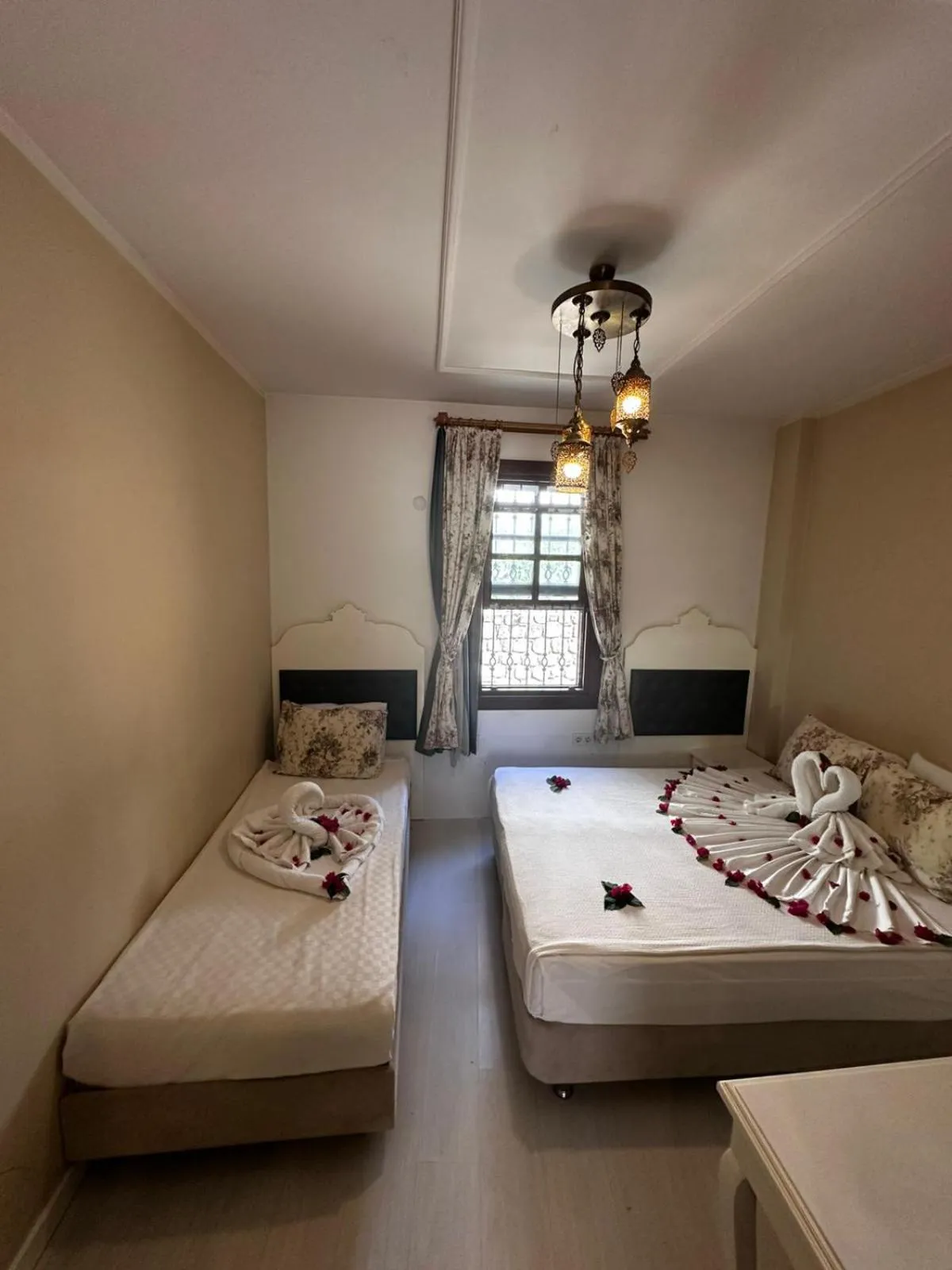 Bed in Kaleiçi Ozkavak Hotel