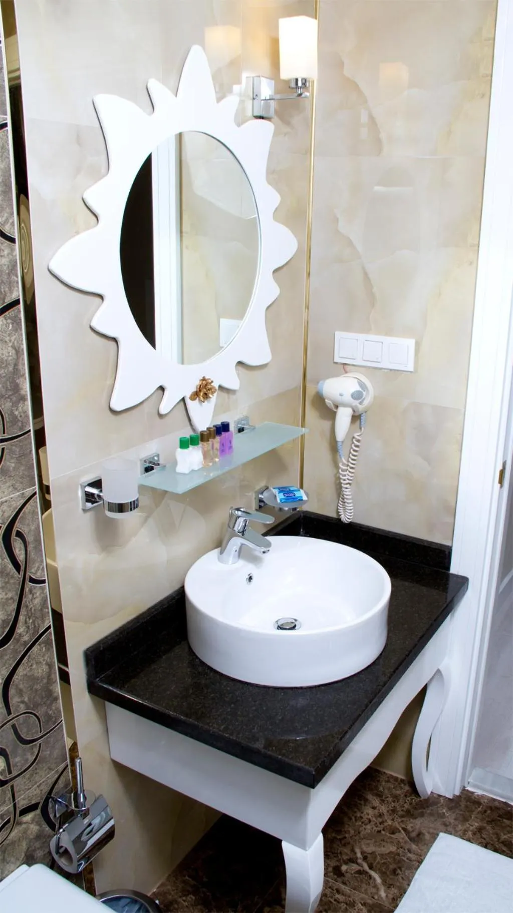 Bathroom in Kaleiçi Ozkavak Hotel