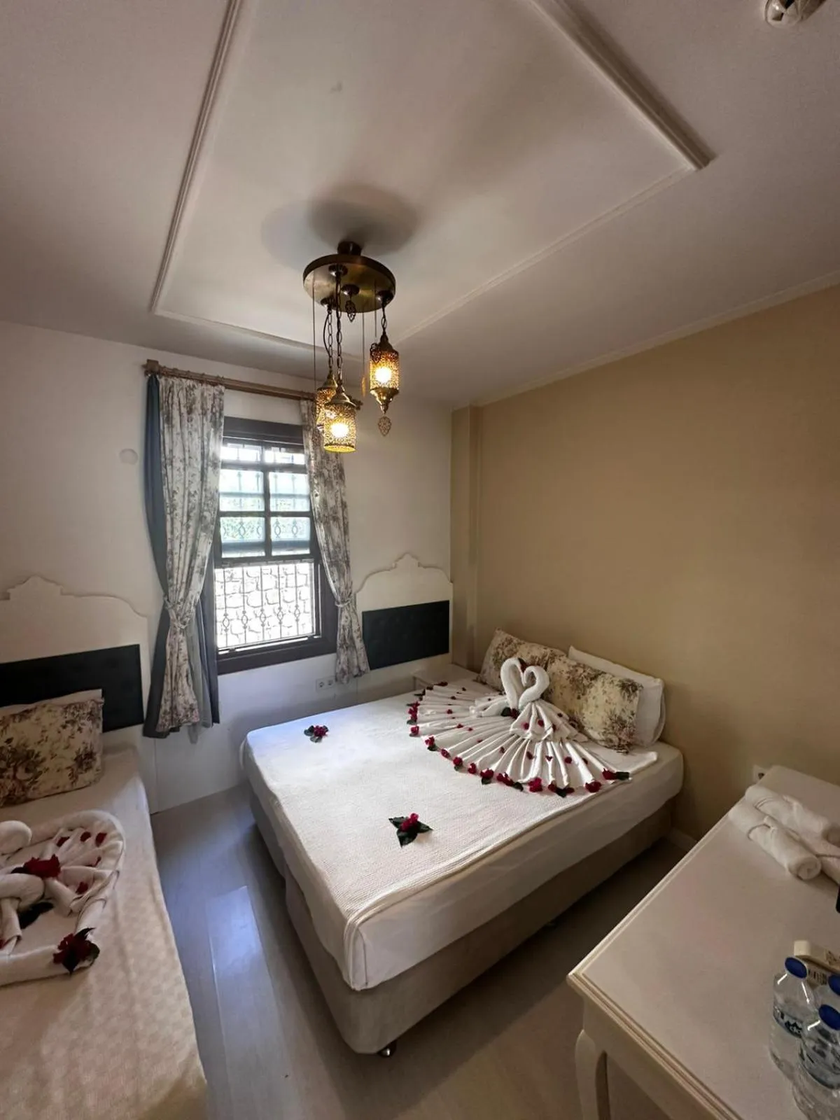 Bed in Kaleiçi Ozkavak Hotel