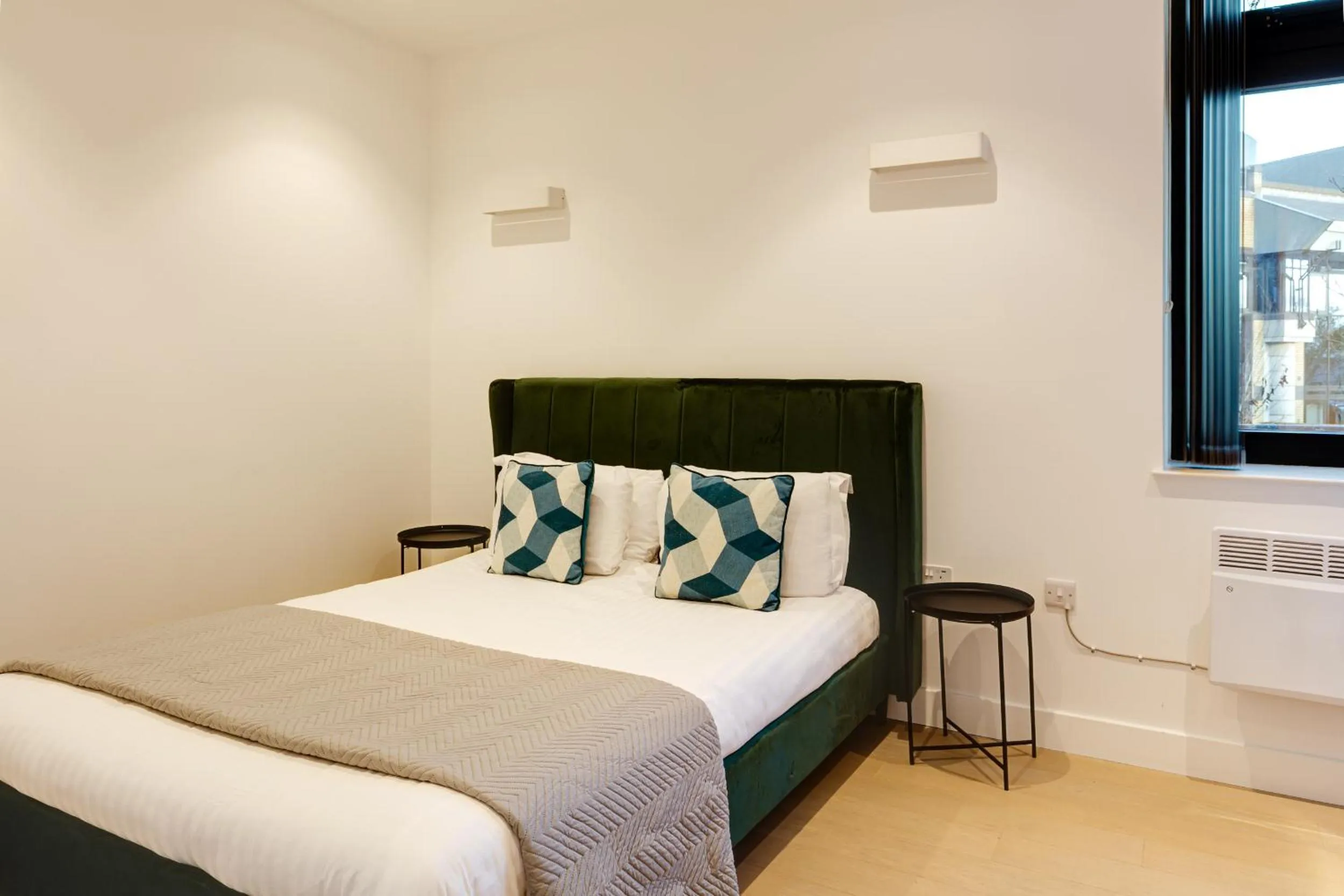 Photo of the whole room in Charles Hope London Brentford