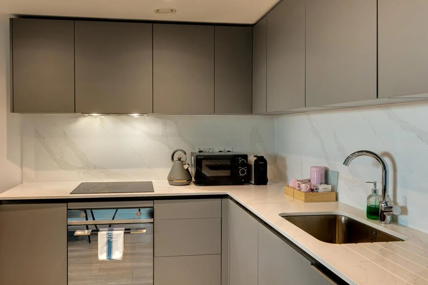 Kitchen or kitchenette in Charles Hope London Brentford