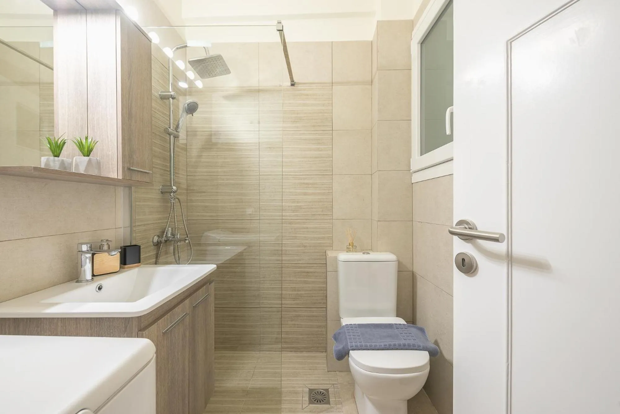 Bathroom in City Suite by Cloudkeys