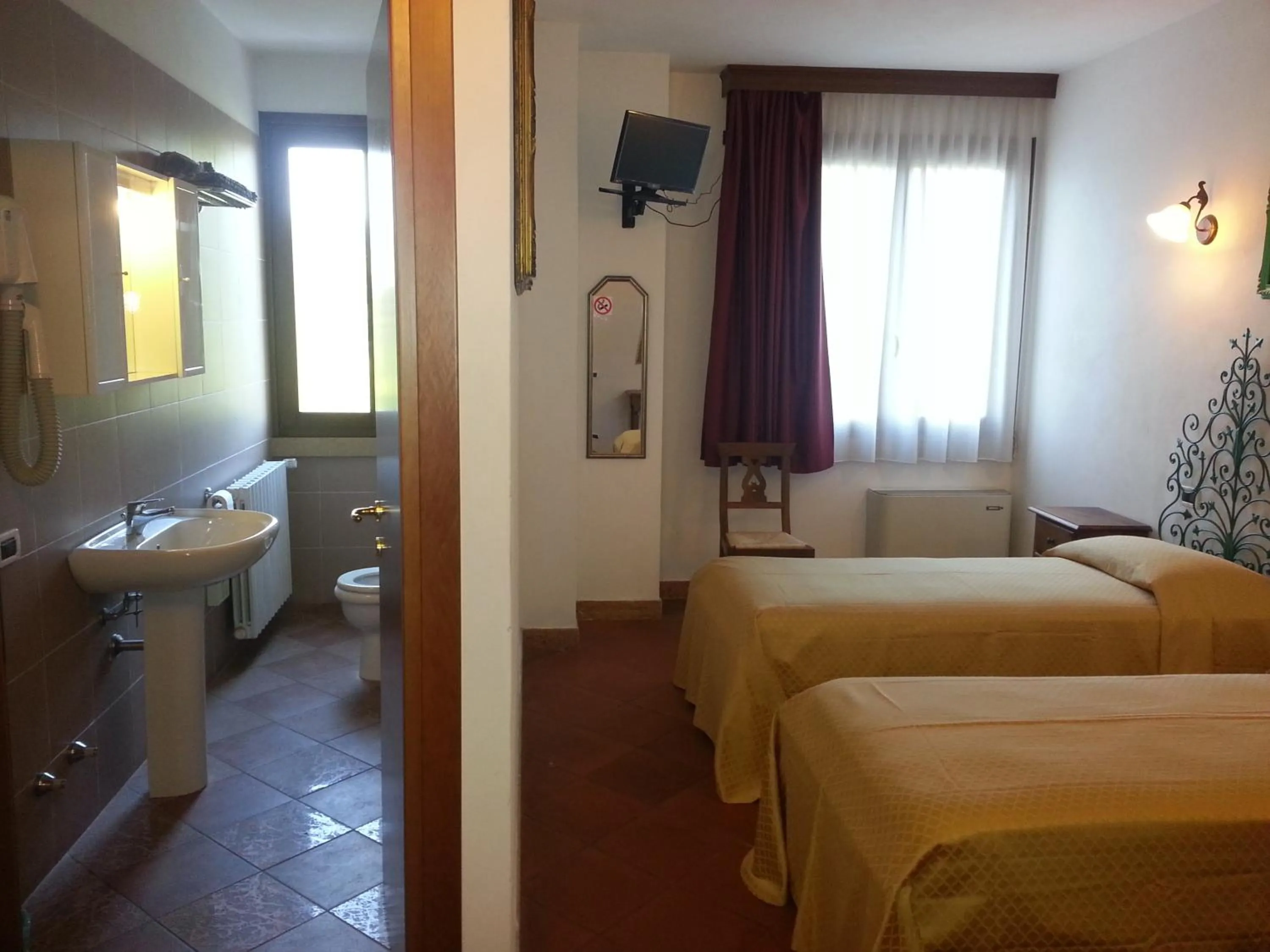 Bathroom, Bed in Agriturismo Corte Trincerone