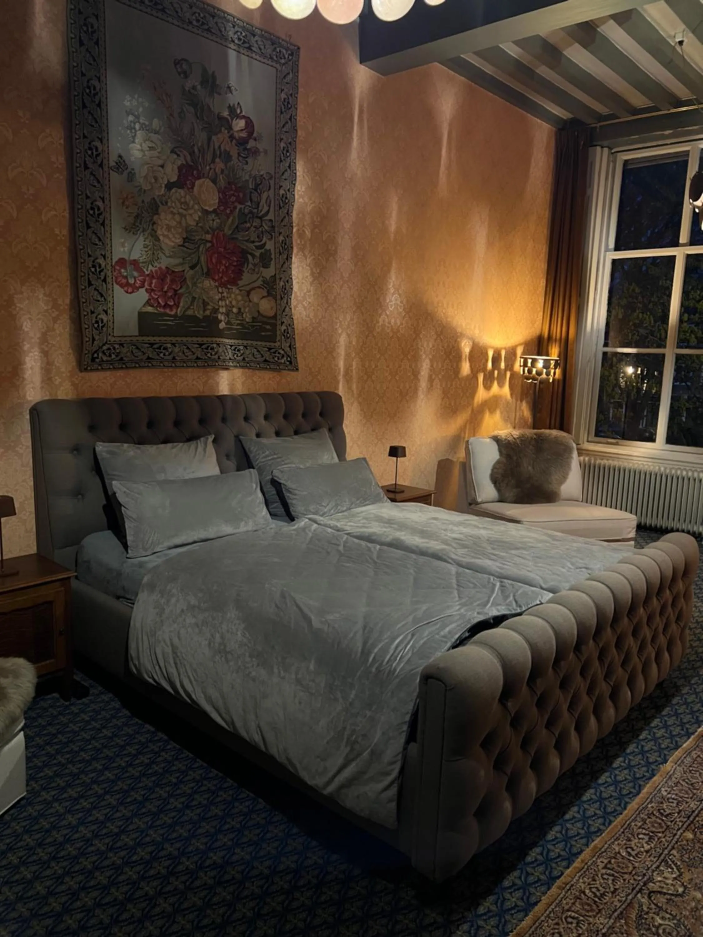 Bed in Logies aan de Dam