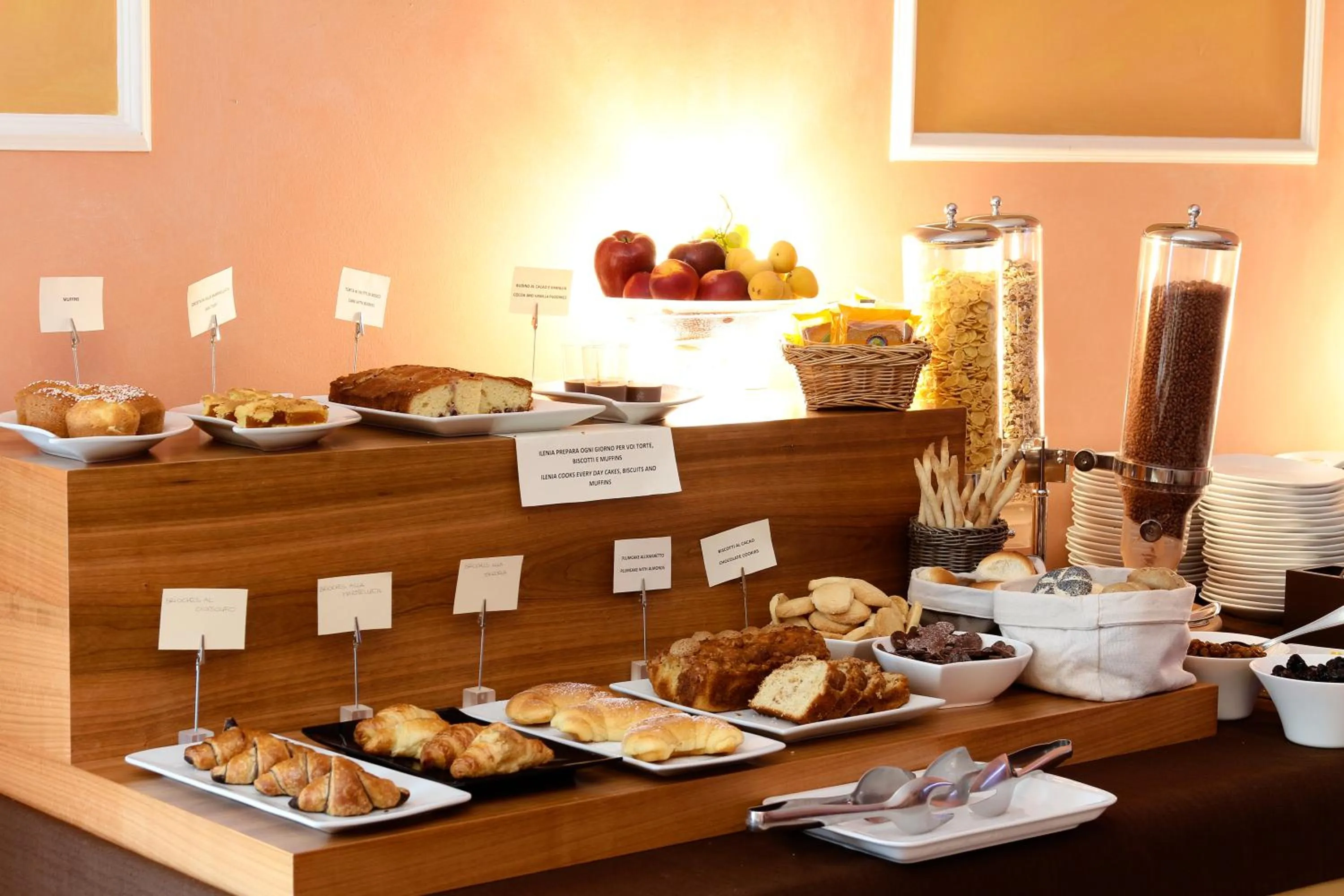 Buffet breakfast in Vald Hotel