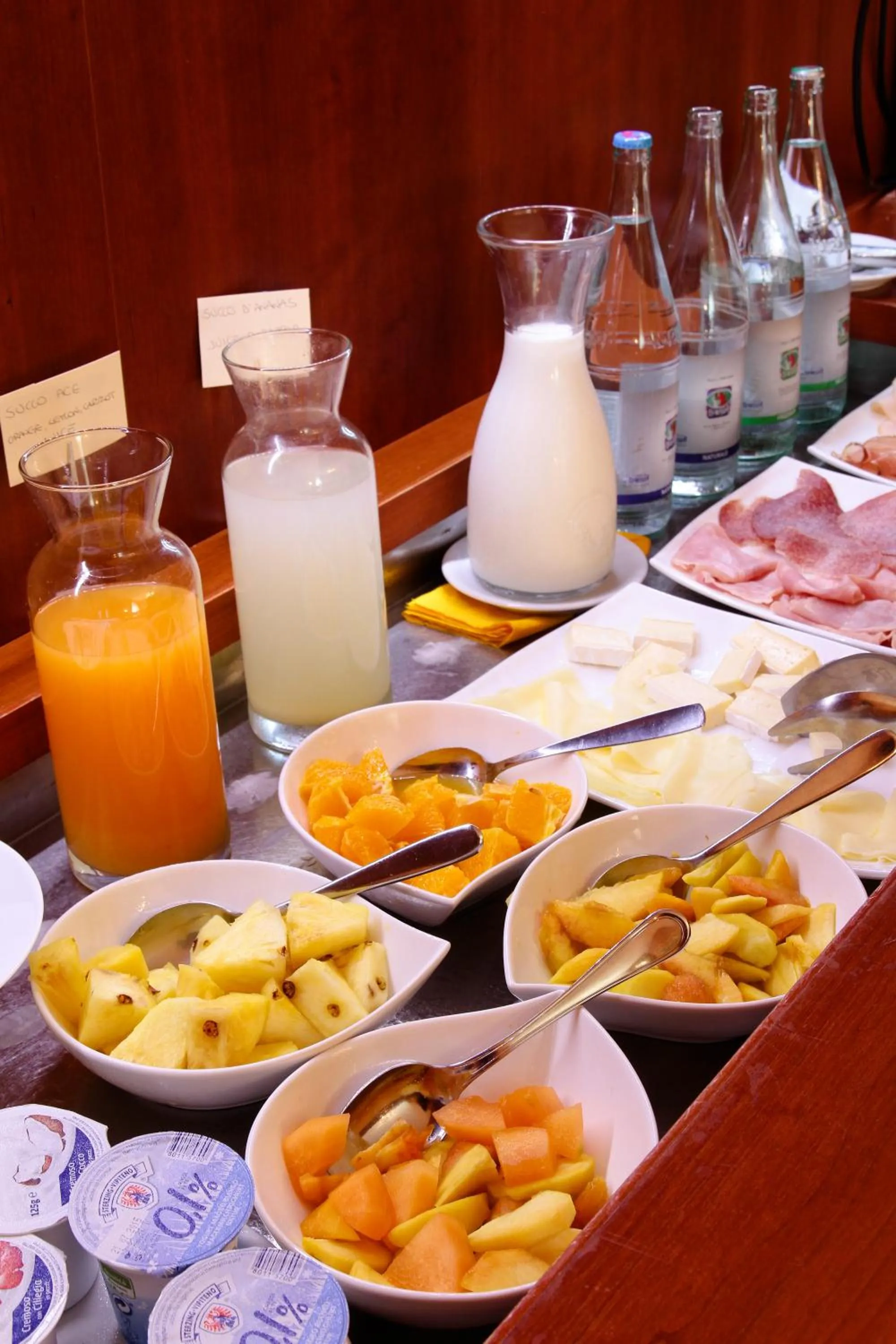 Buffet breakfast in Vald Hotel