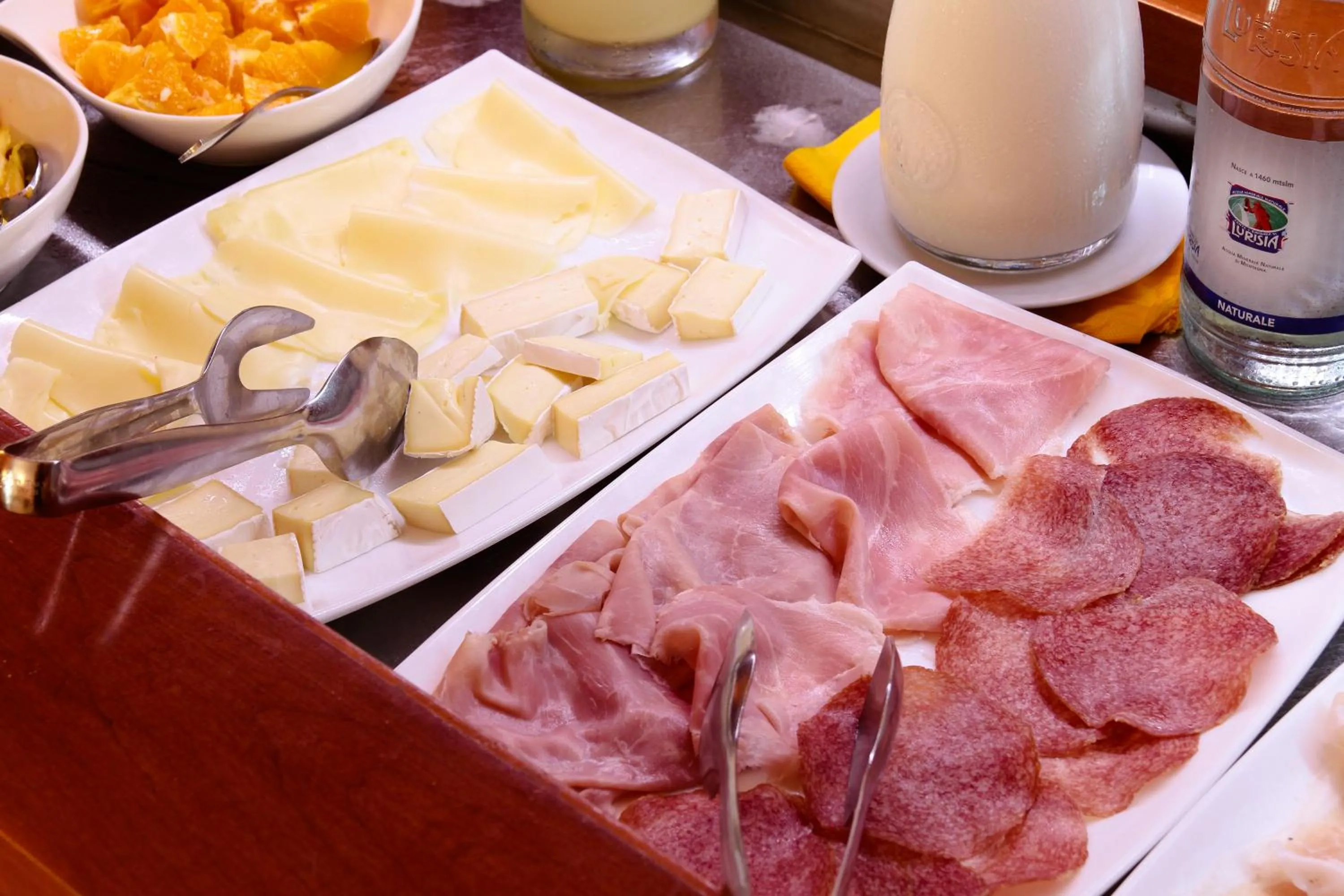 Continental breakfast in Vald Hotel