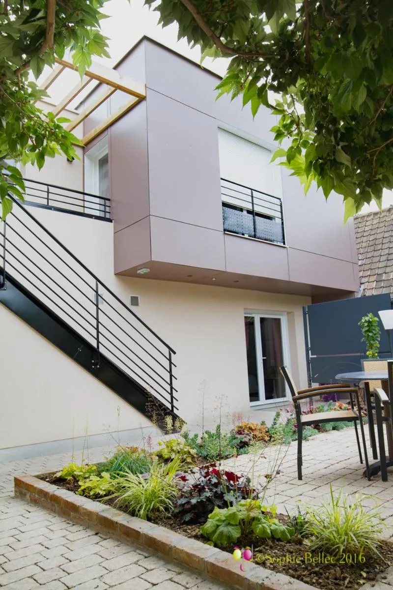 Text overlay in L'Hostellerie d'Acquigny