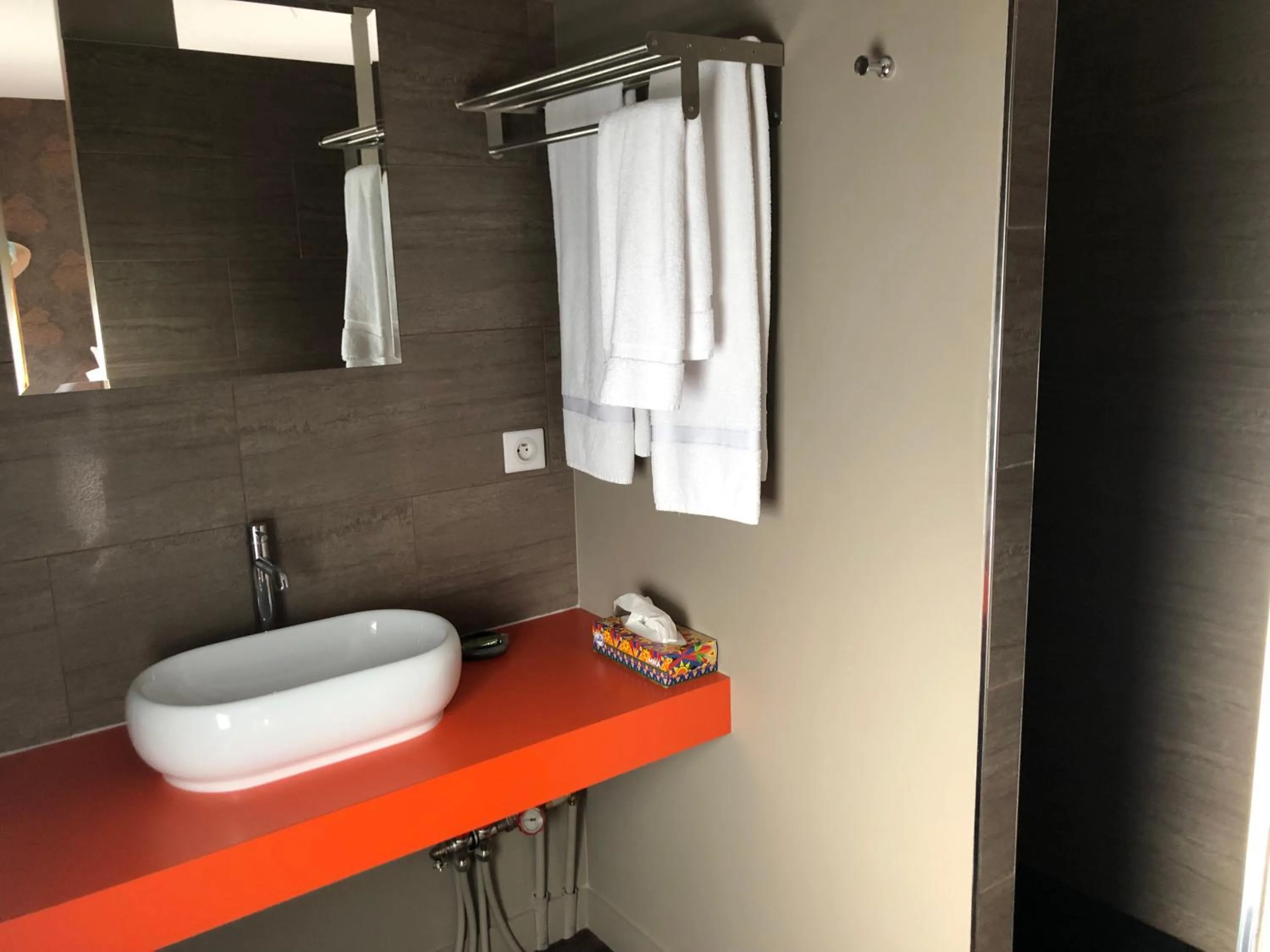 Bathroom in L'Hostellerie d'Acquigny