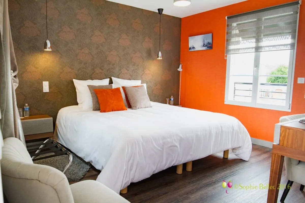 Text overlay, Bed in L'Hostellerie d'Acquigny