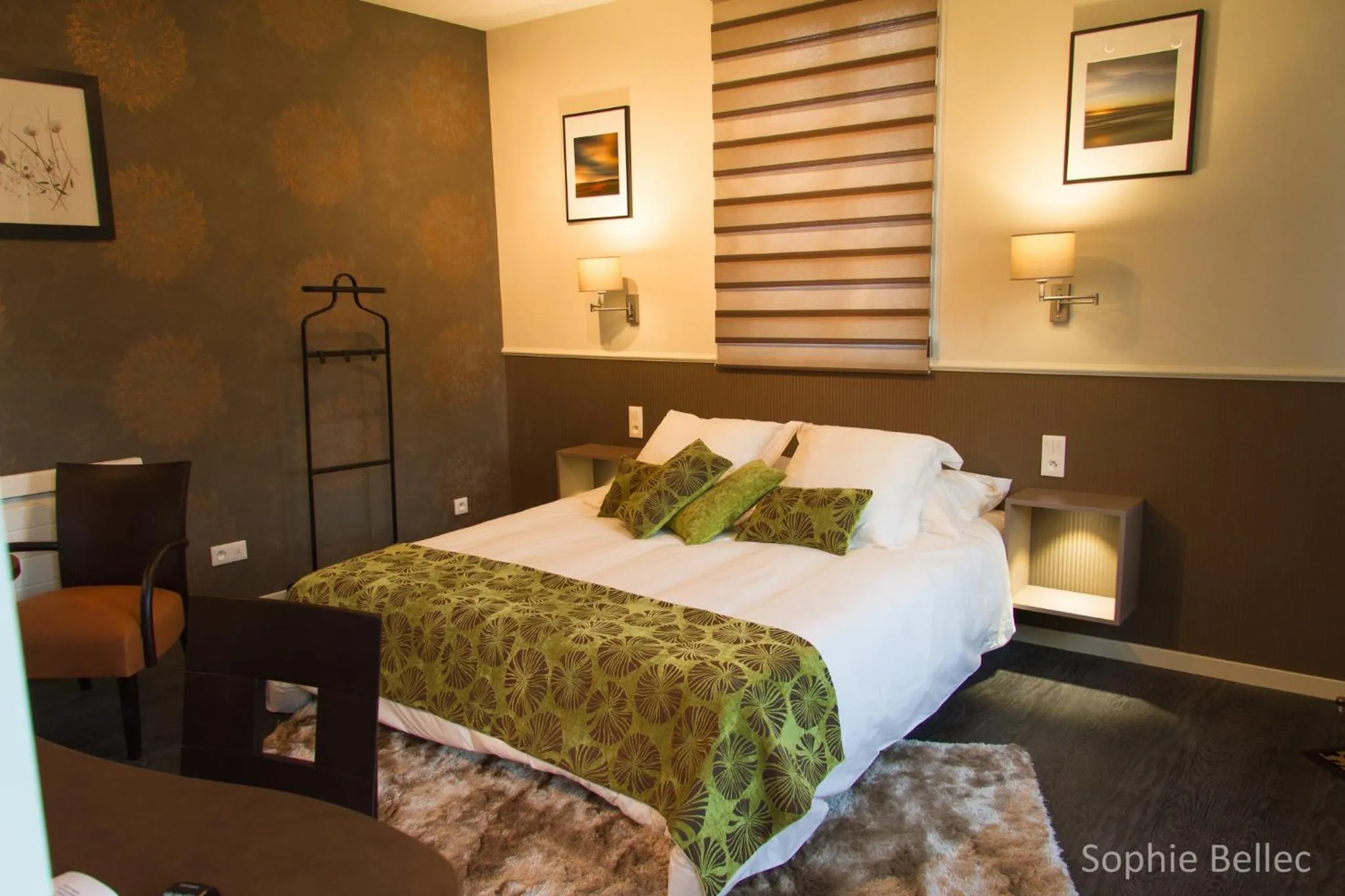 Bedroom, Bed in L'Hostellerie d'Acquigny