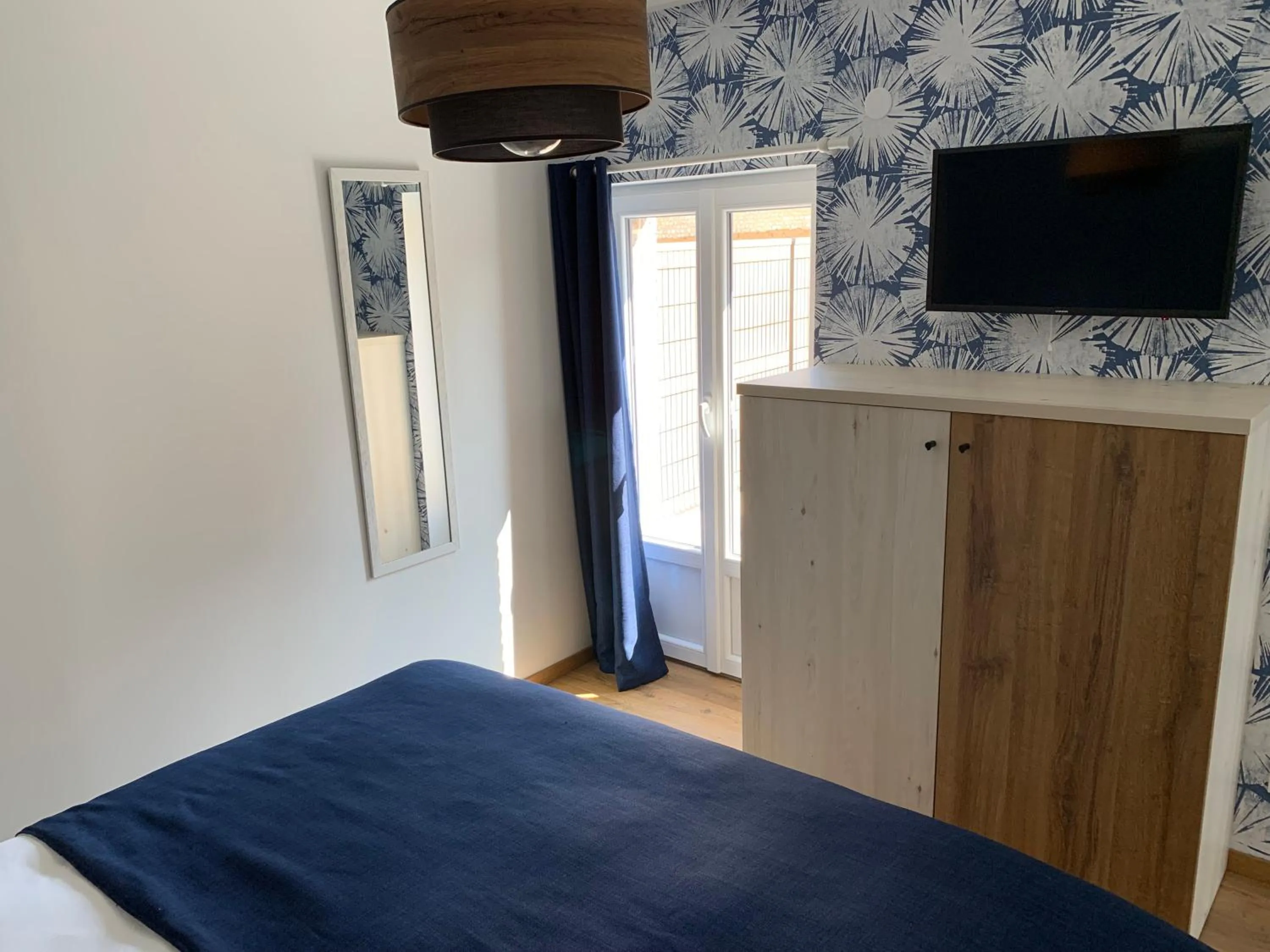 Bedroom, Bed in L'Hostellerie d'Acquigny