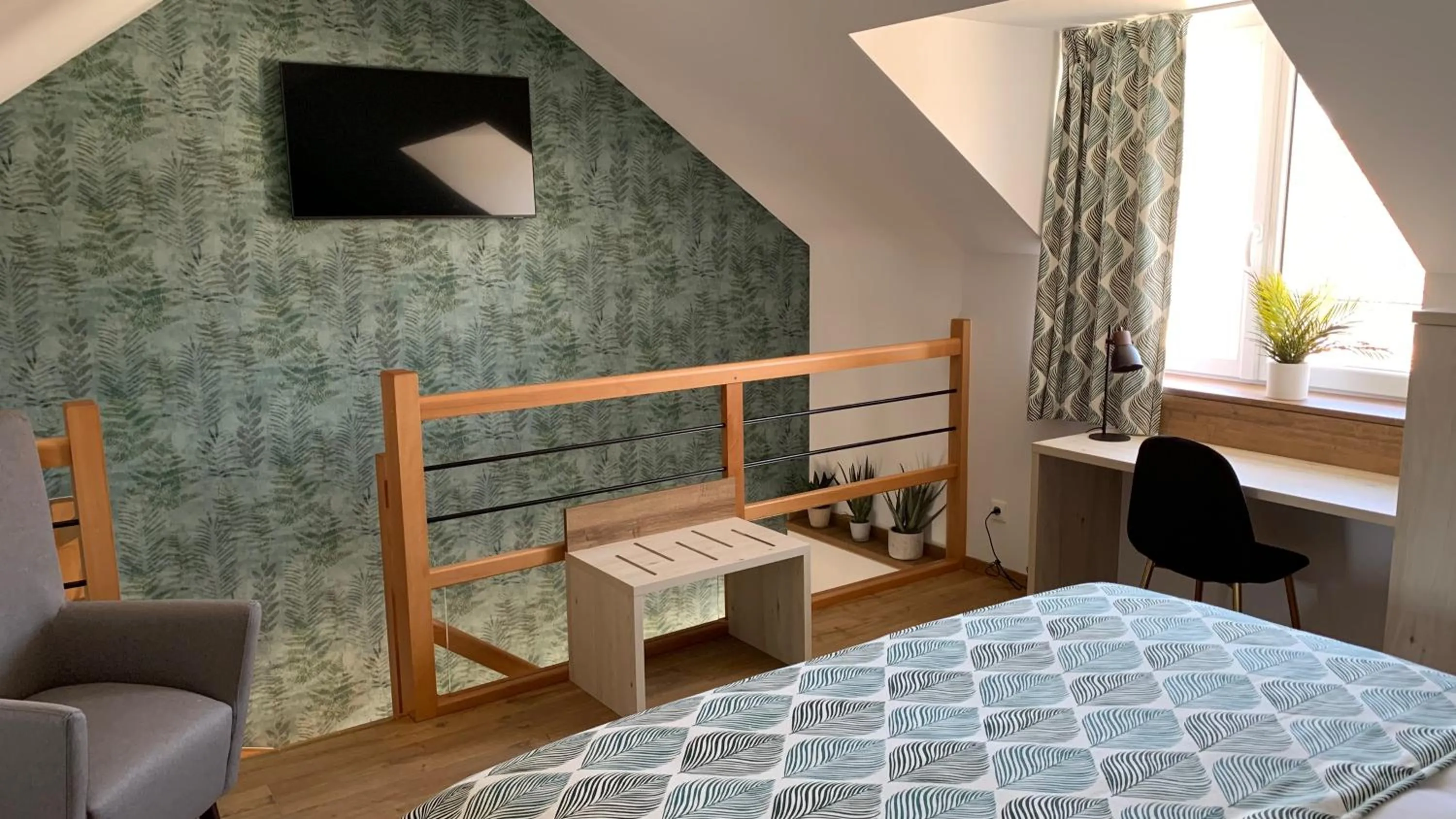 TV and multimedia, Bed in L'Hostellerie d'Acquigny