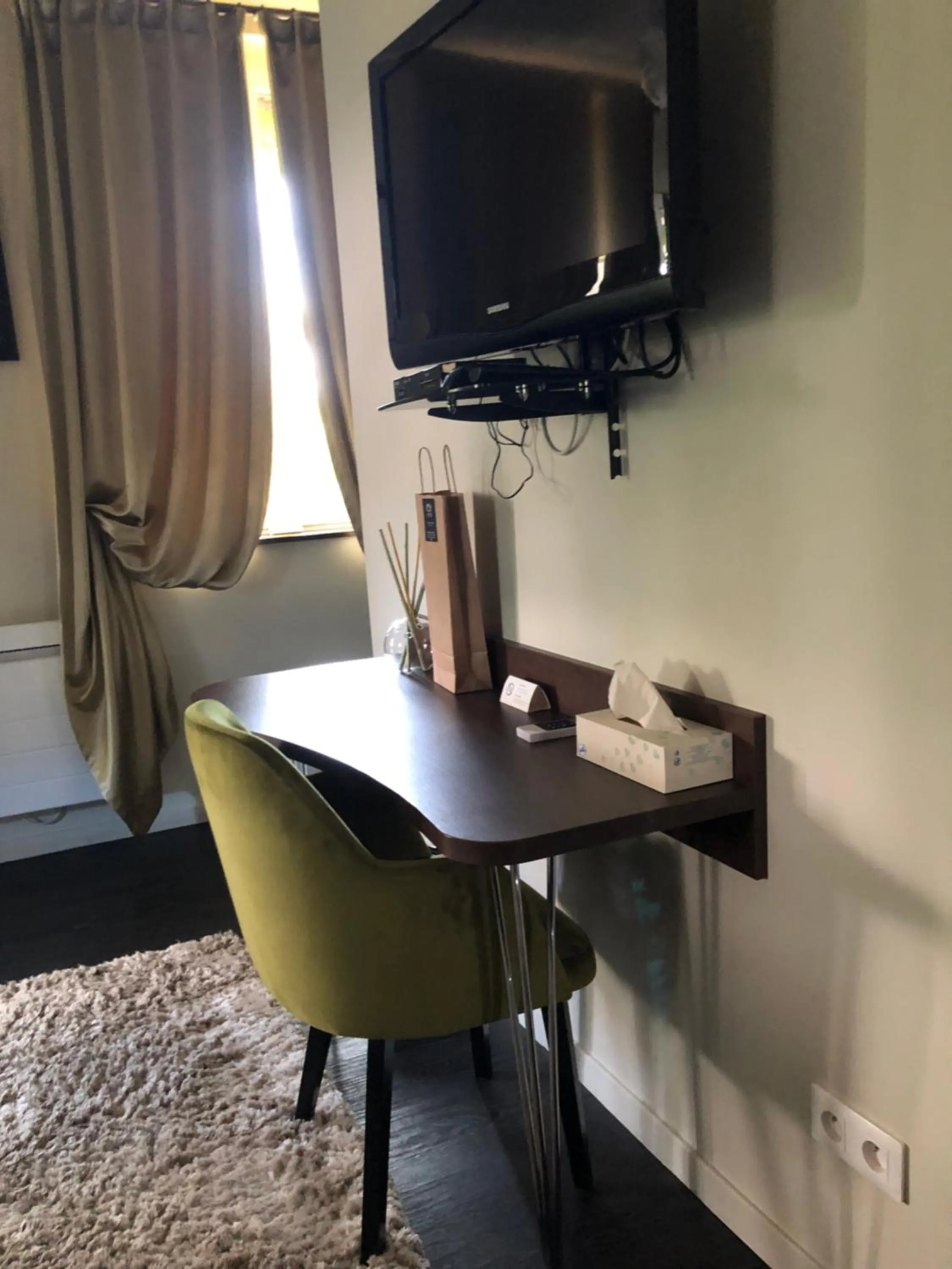 TV and multimedia in L'Hostellerie d'Acquigny