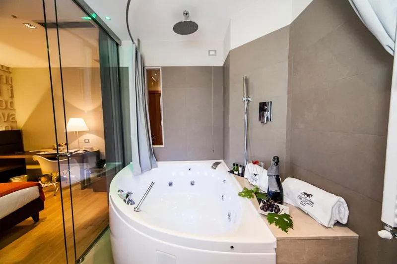 Bathroom, Bed in Dal Moro Gallery Hotel