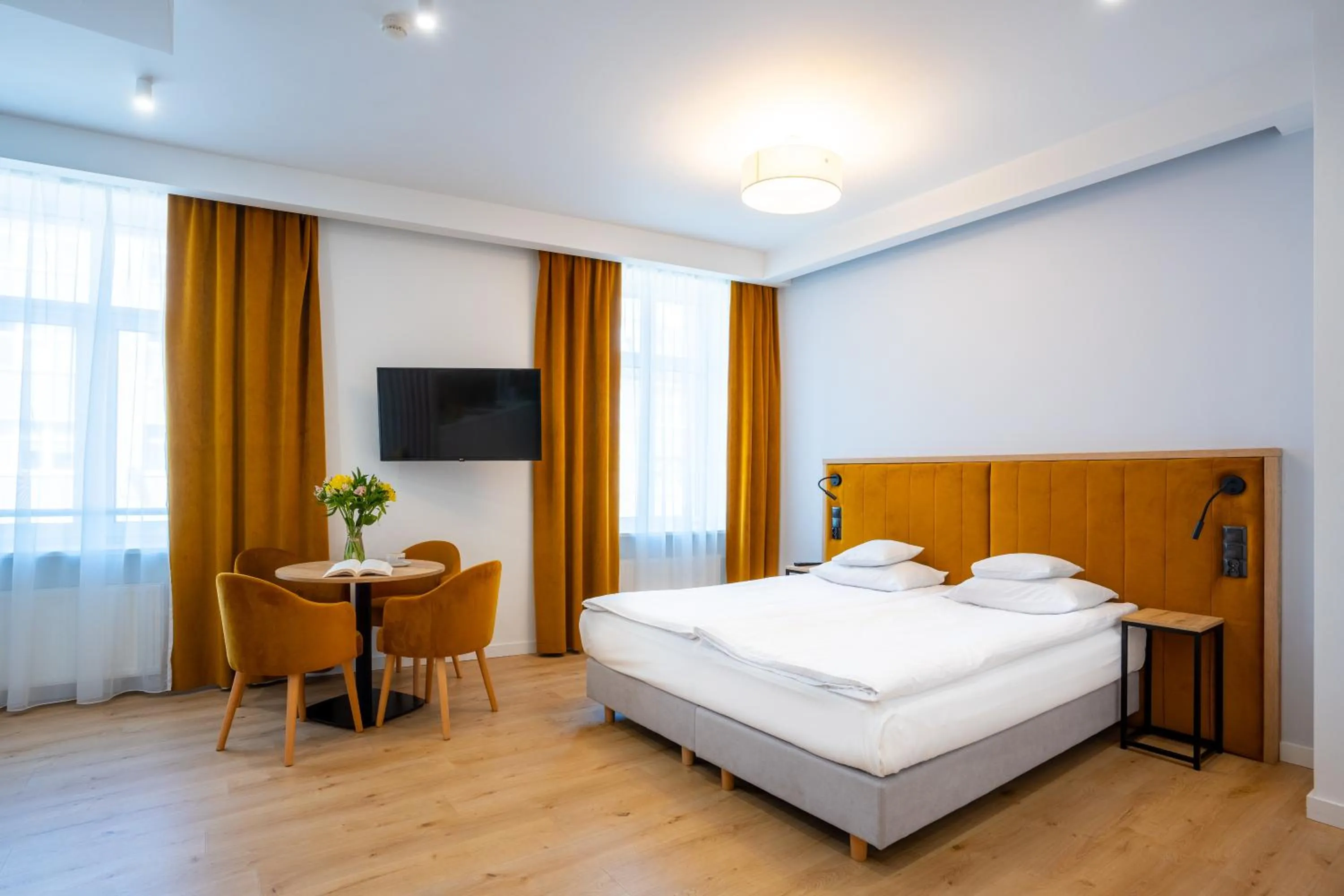 Spring, Bed in SQUARE APARTMENTS GDYNIA