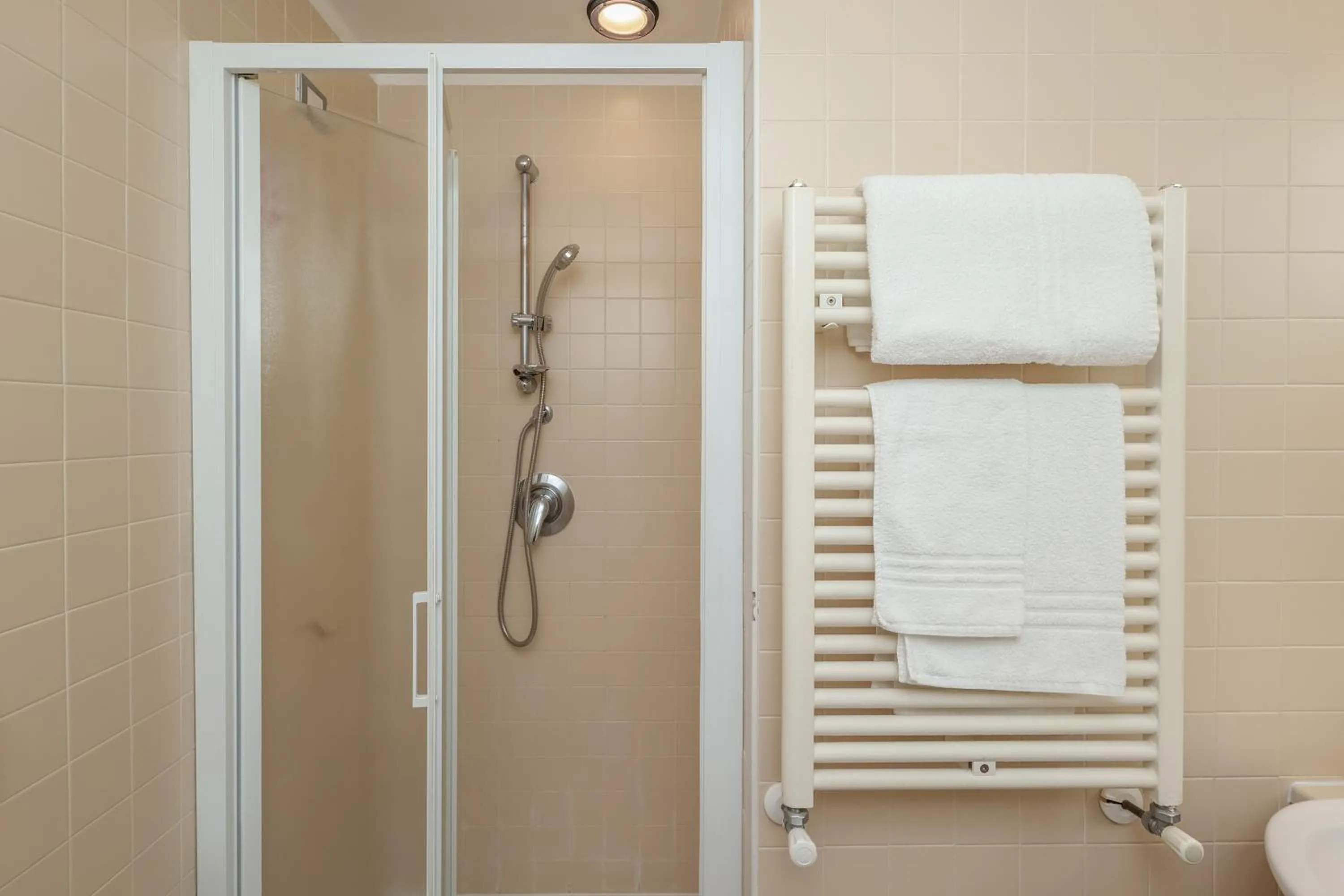 Shower in Hotel Rosanna 3 Stelle Superior