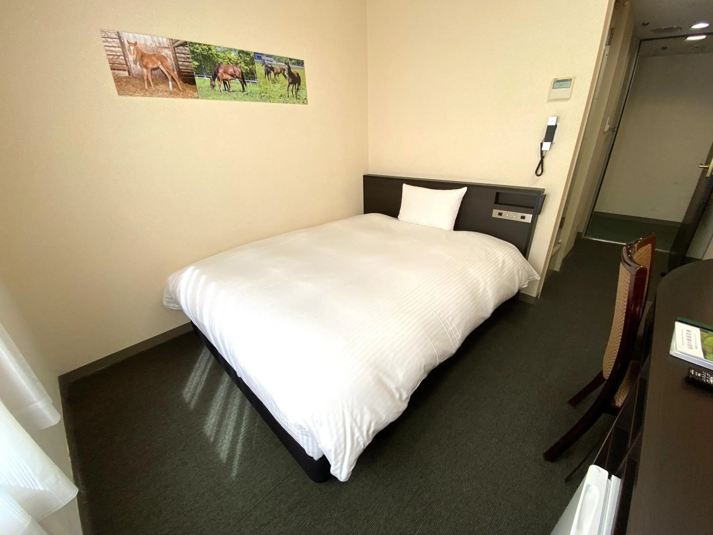 Bedroom, Bed in Hotel Continental Fuchu