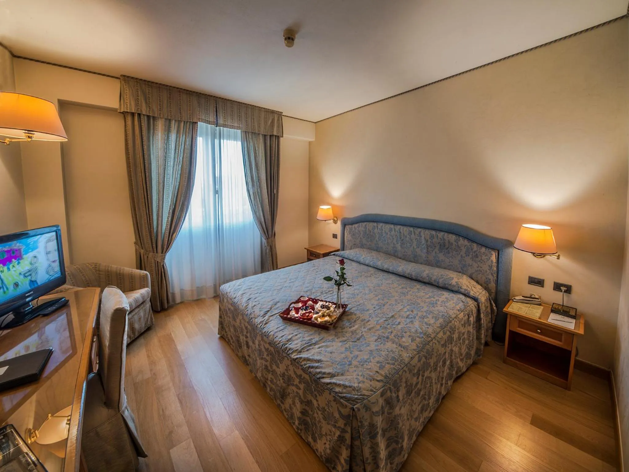 Day, Bed in Hotel Valdarno