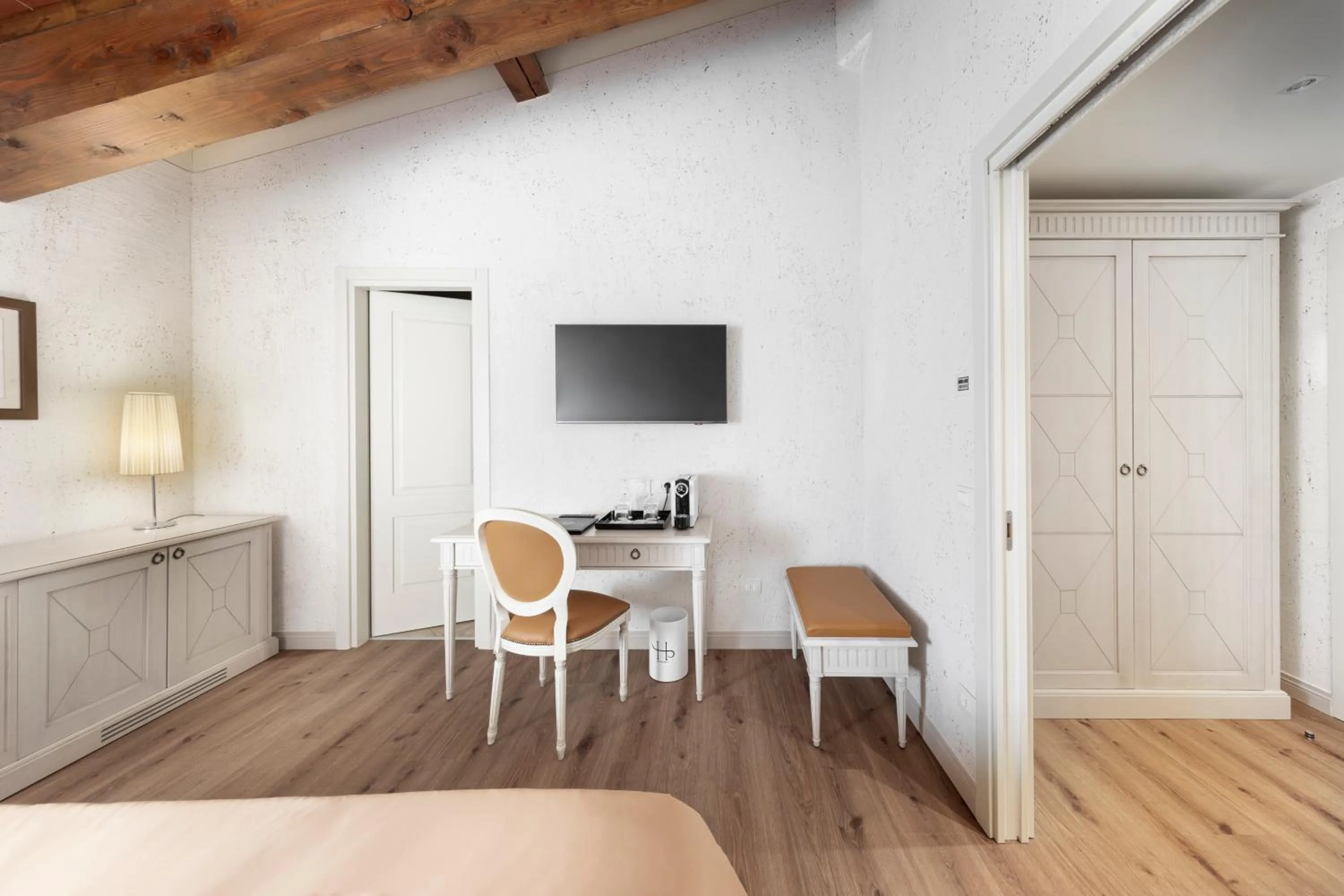 Photo of the whole room in LHP Certaldo Resort