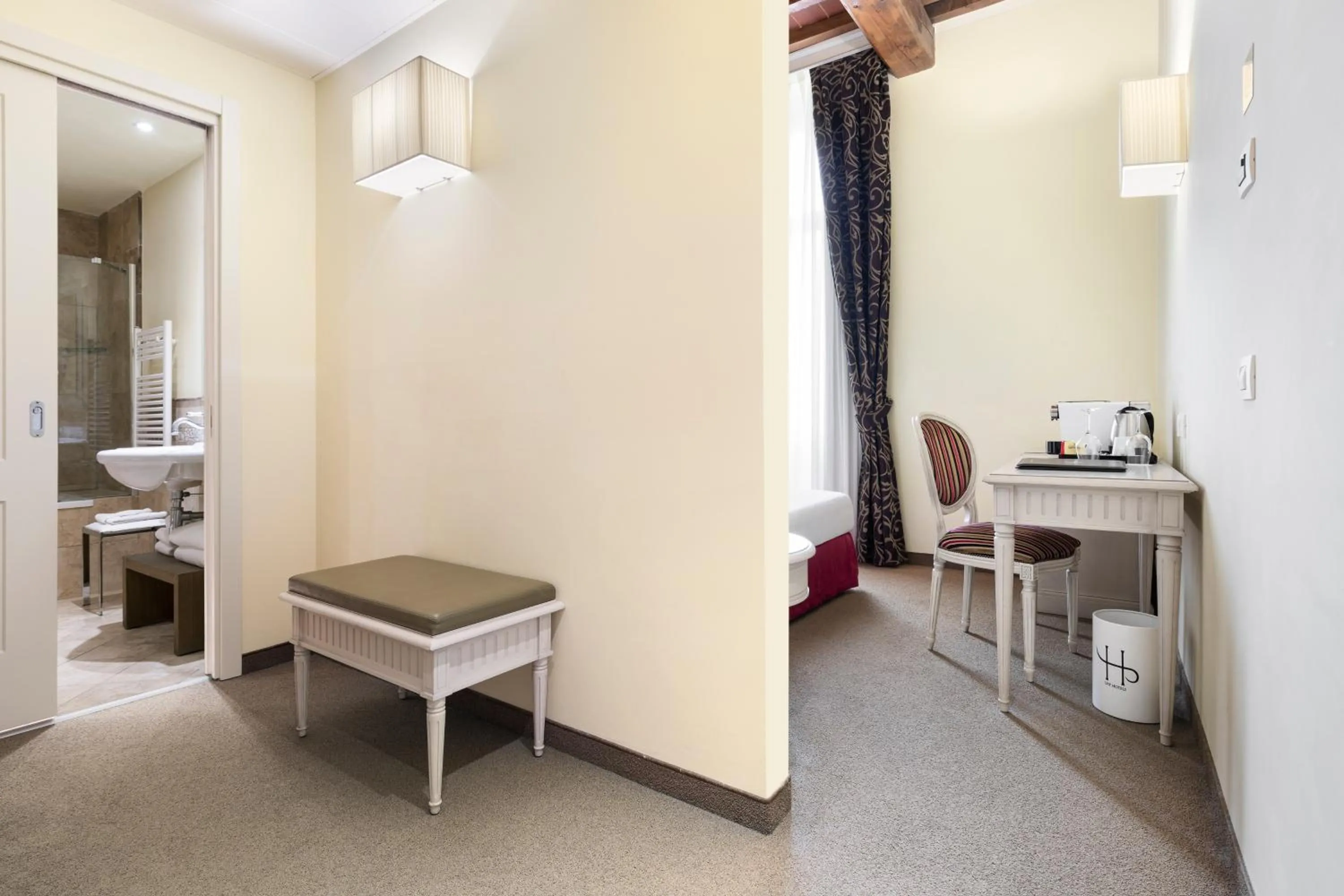 Bedroom, Bed in LHP Certaldo Resort