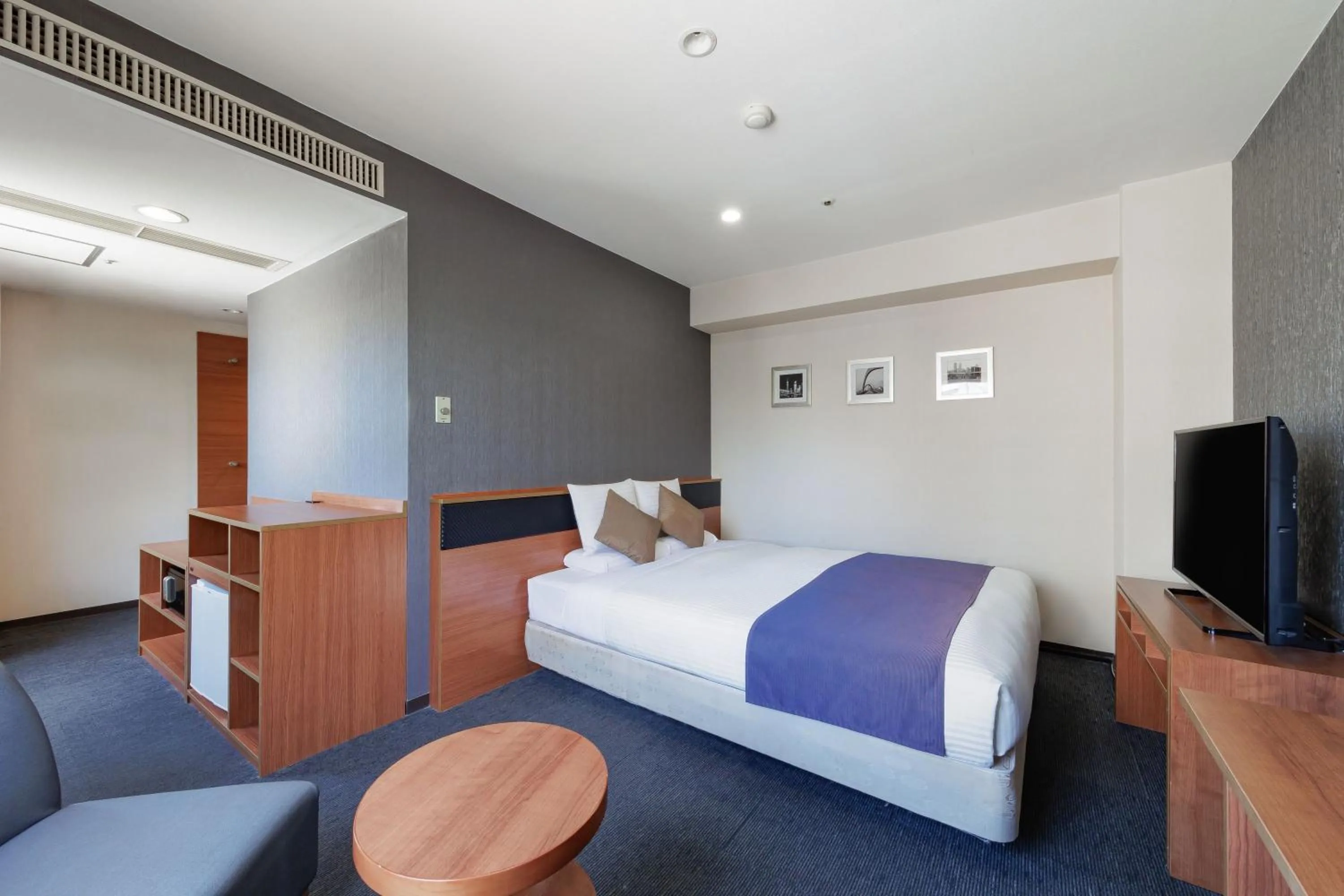 Photo of the whole room, Bed in HOTEL MYSTAYS Nagoya Sakae