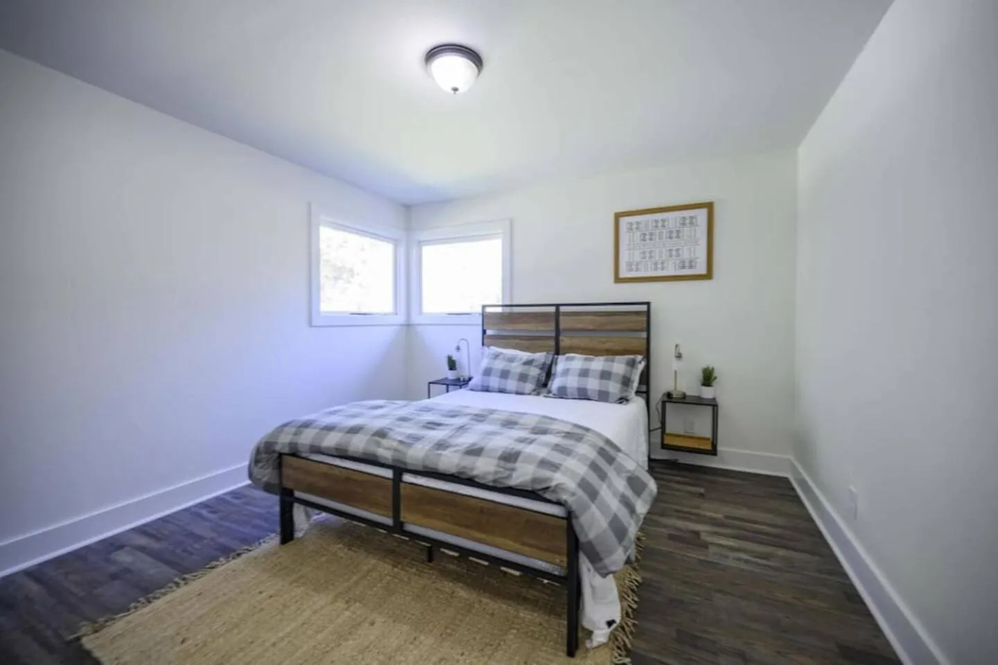 Bed in Gorgeous Renovated Home With Large & Private Lot