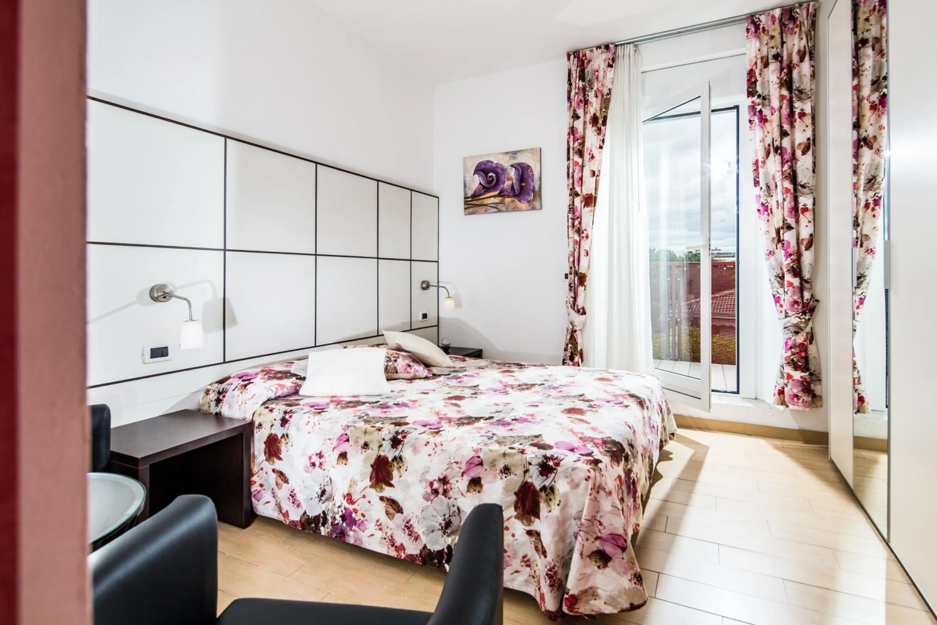 Photo of the whole room, Bed in Hotel Vienna