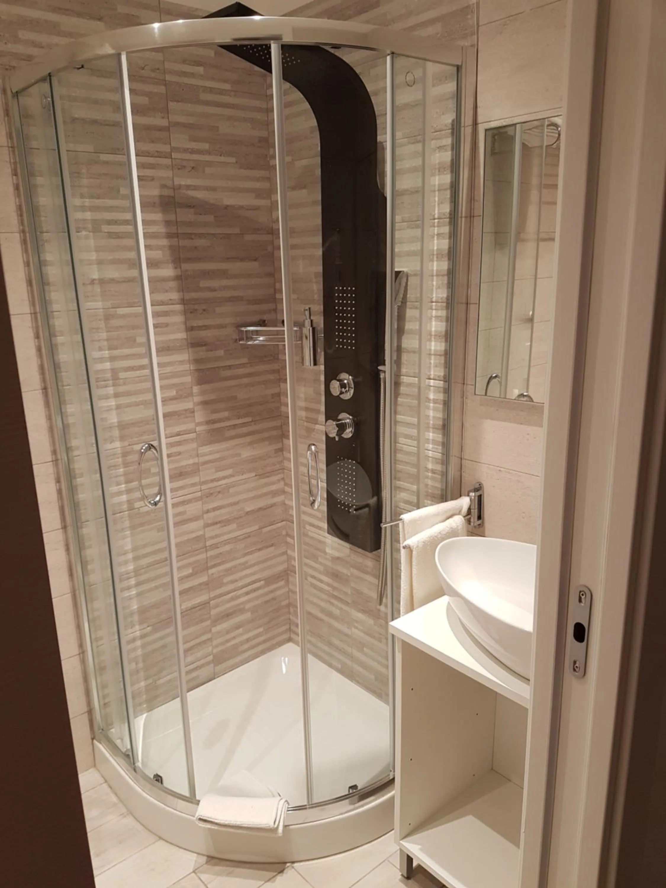 Shower in Hotel Vienna