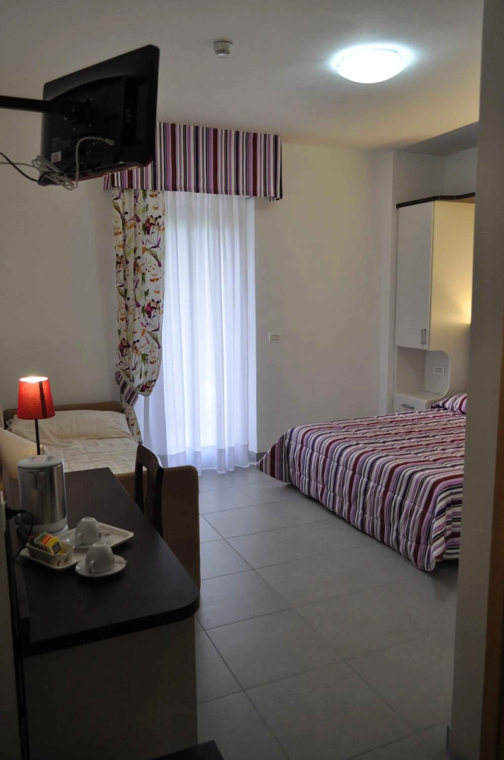 Photo of the whole room, Bed in Hotel Vienna