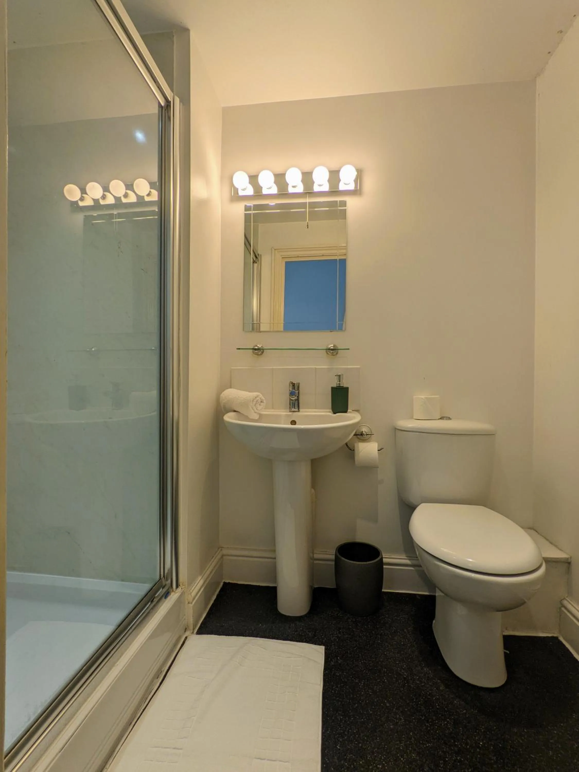 Bathroom in Blue Keys Hotel Southampton