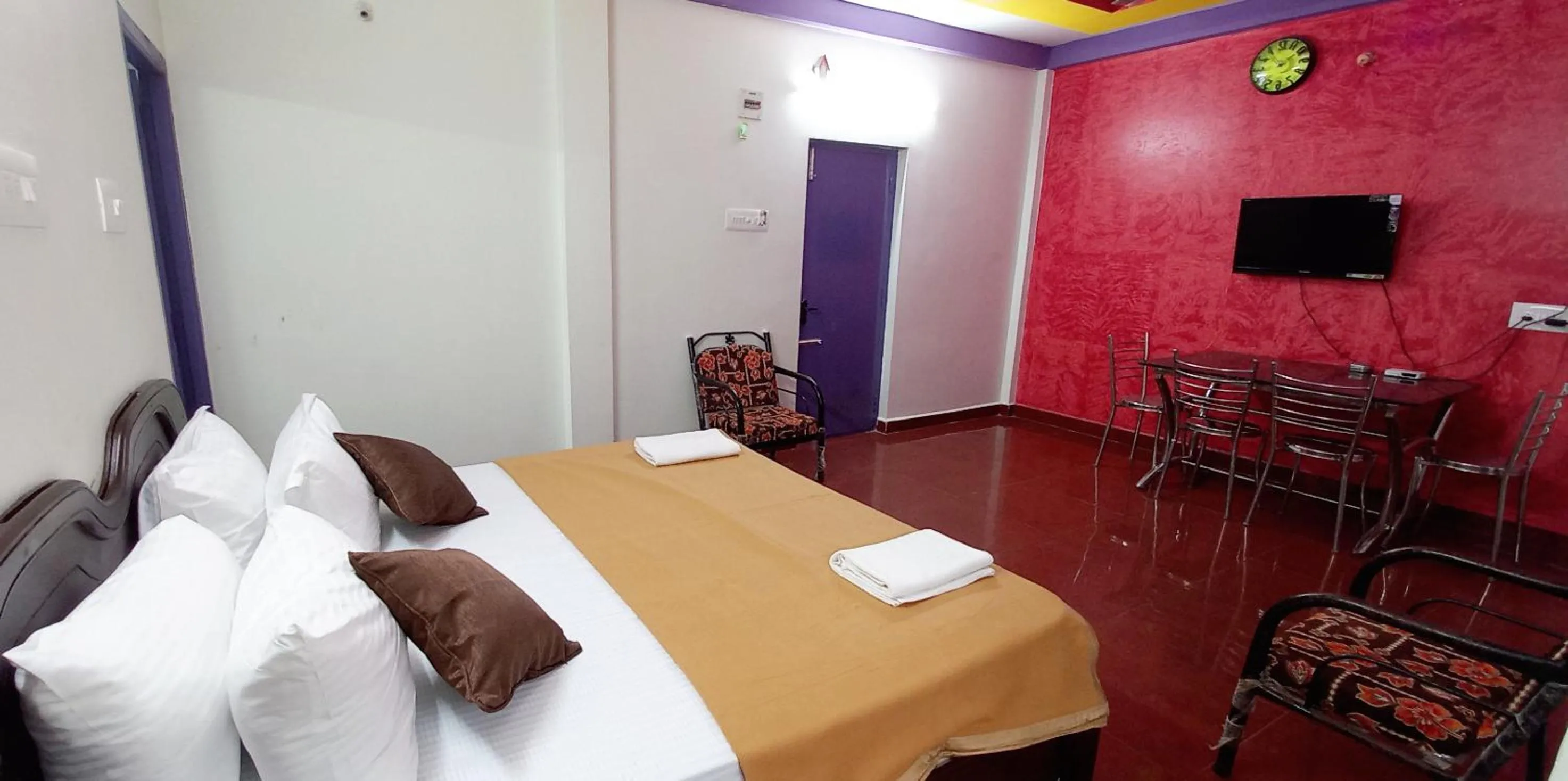 Communal lounge/ TV room in iSTAYS - Loop Road, Yercaud