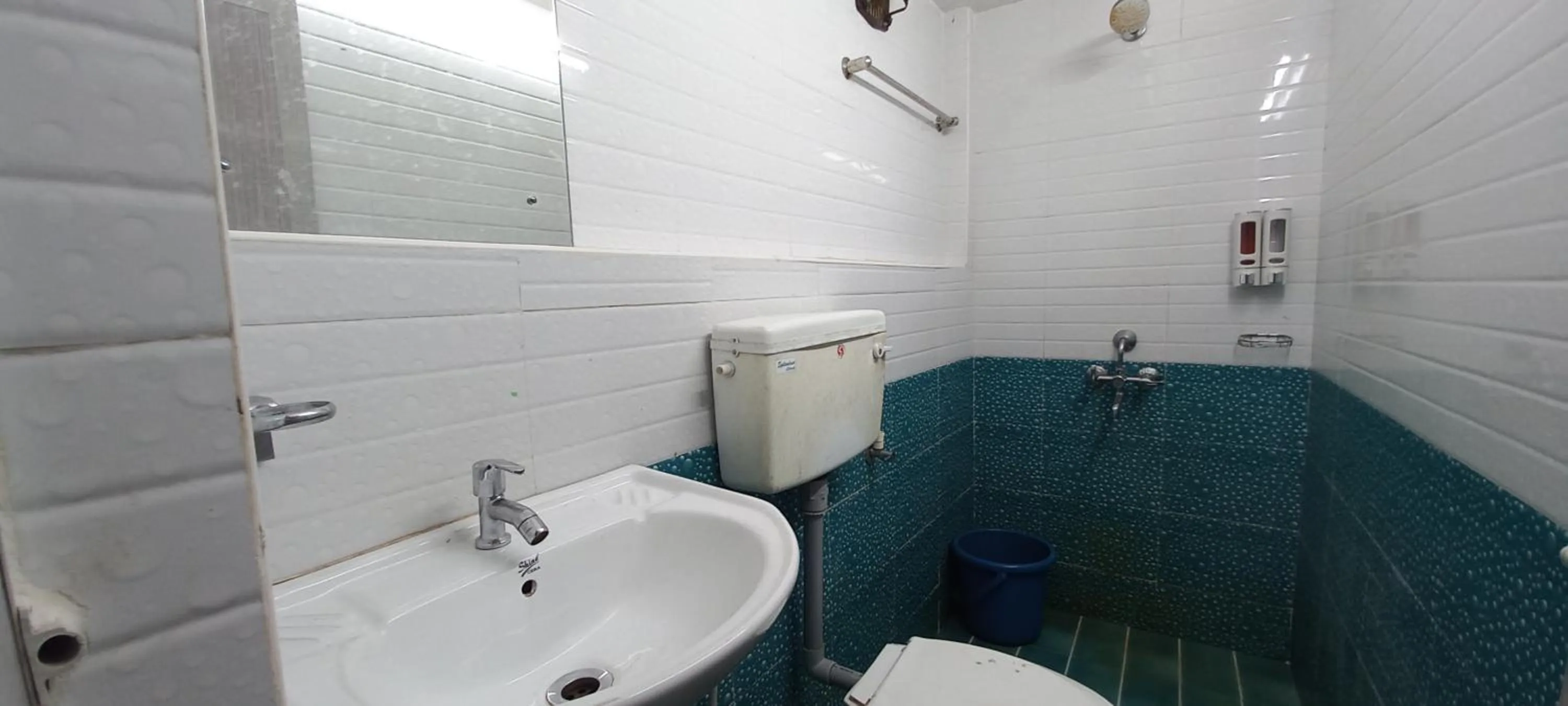 Bathroom in iSTAYS - Loop Road, Yercaud