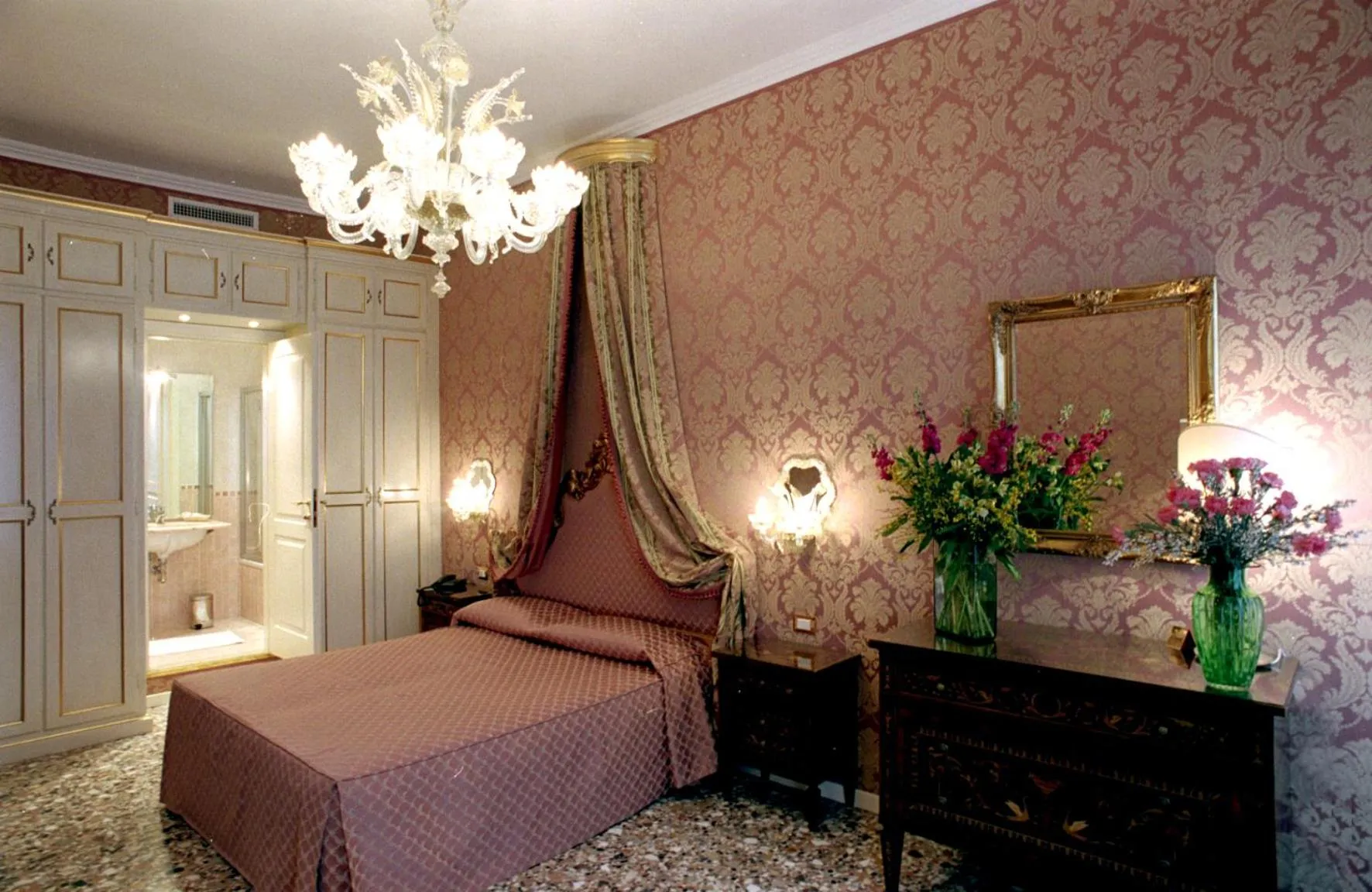 Photo of the whole room, Bed in Casa Pisani Canal