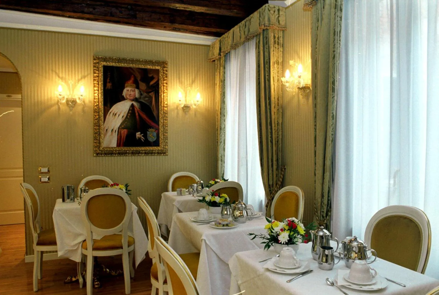 Restaurant/places to eat in Casa Pisani Canal
