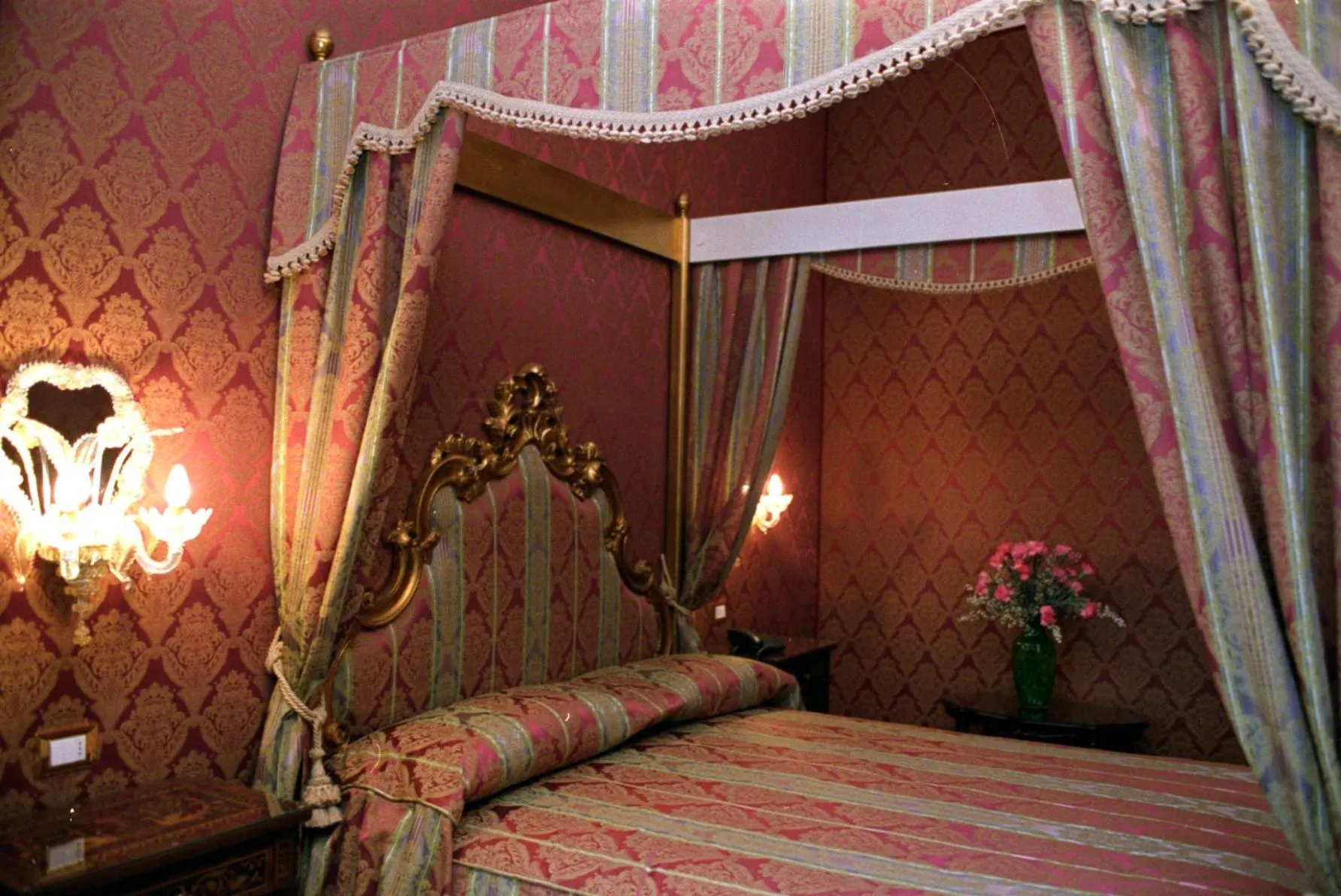 Photo of the whole room, Bed in Casa Pisani Canal