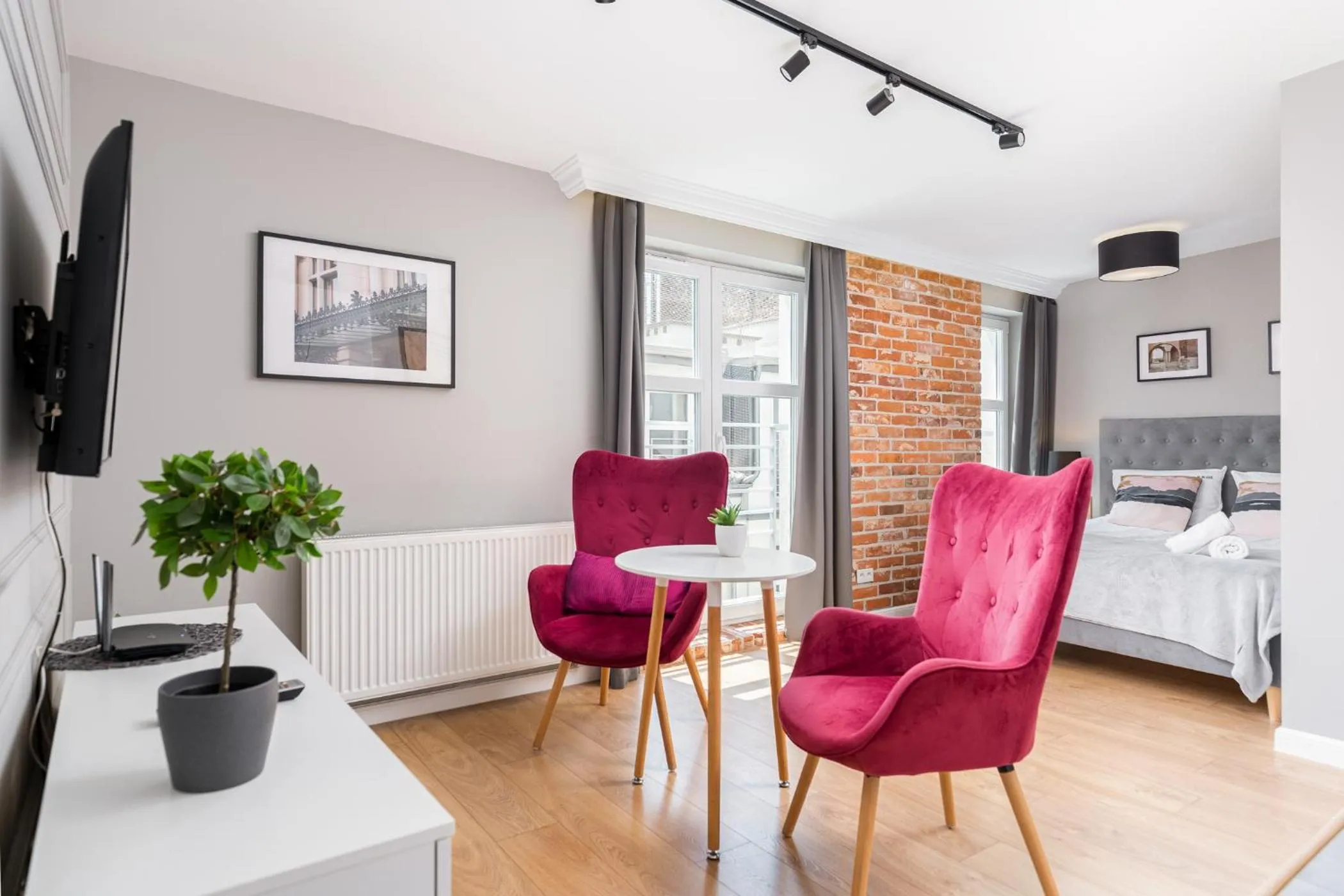 TV and multimedia, Bed in Saint Florian's Suites - Old Town Luxury Apartments - by Upstairs