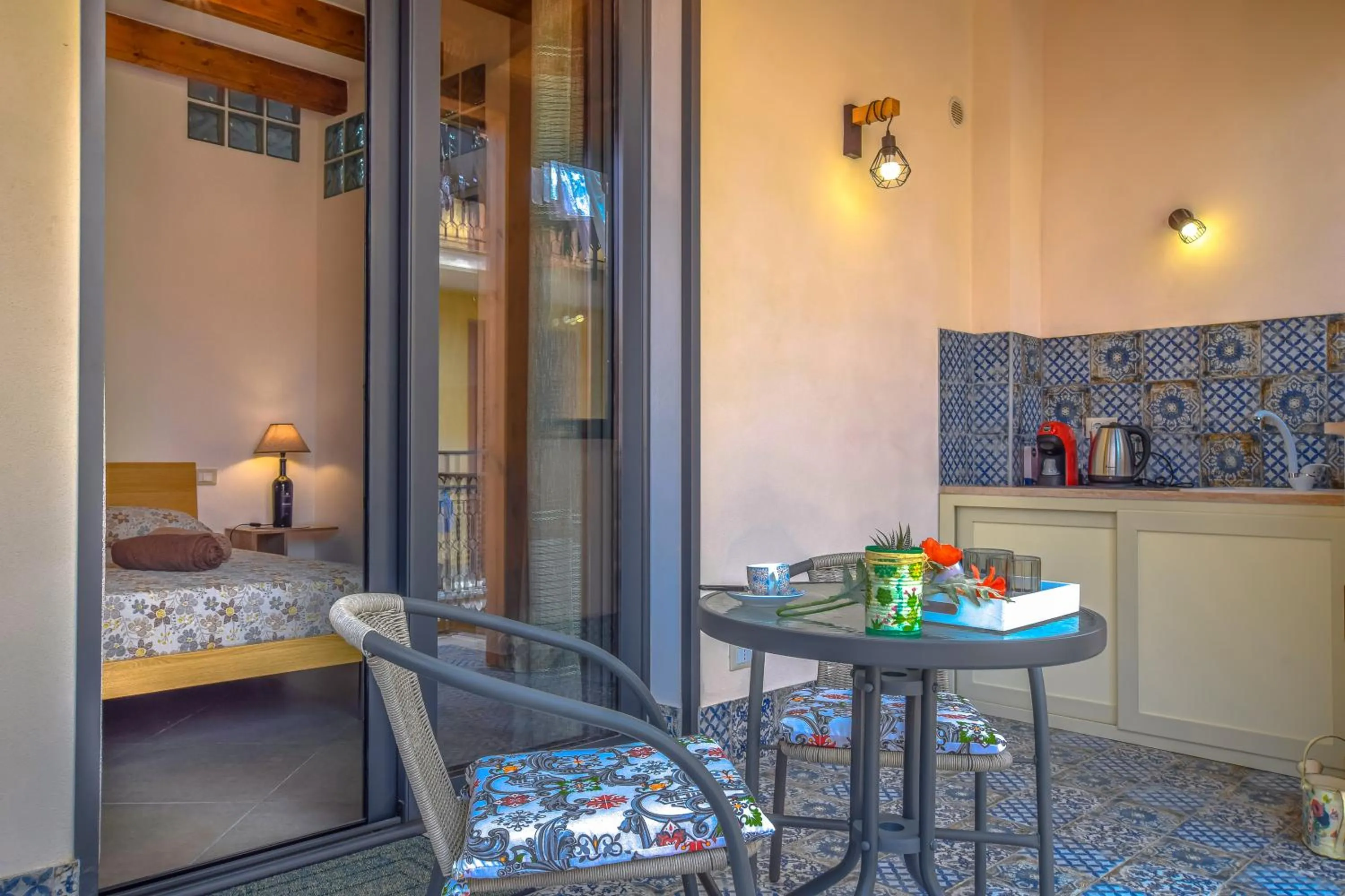 Balcony/Terrace, Bed in AMUNI' Apartments