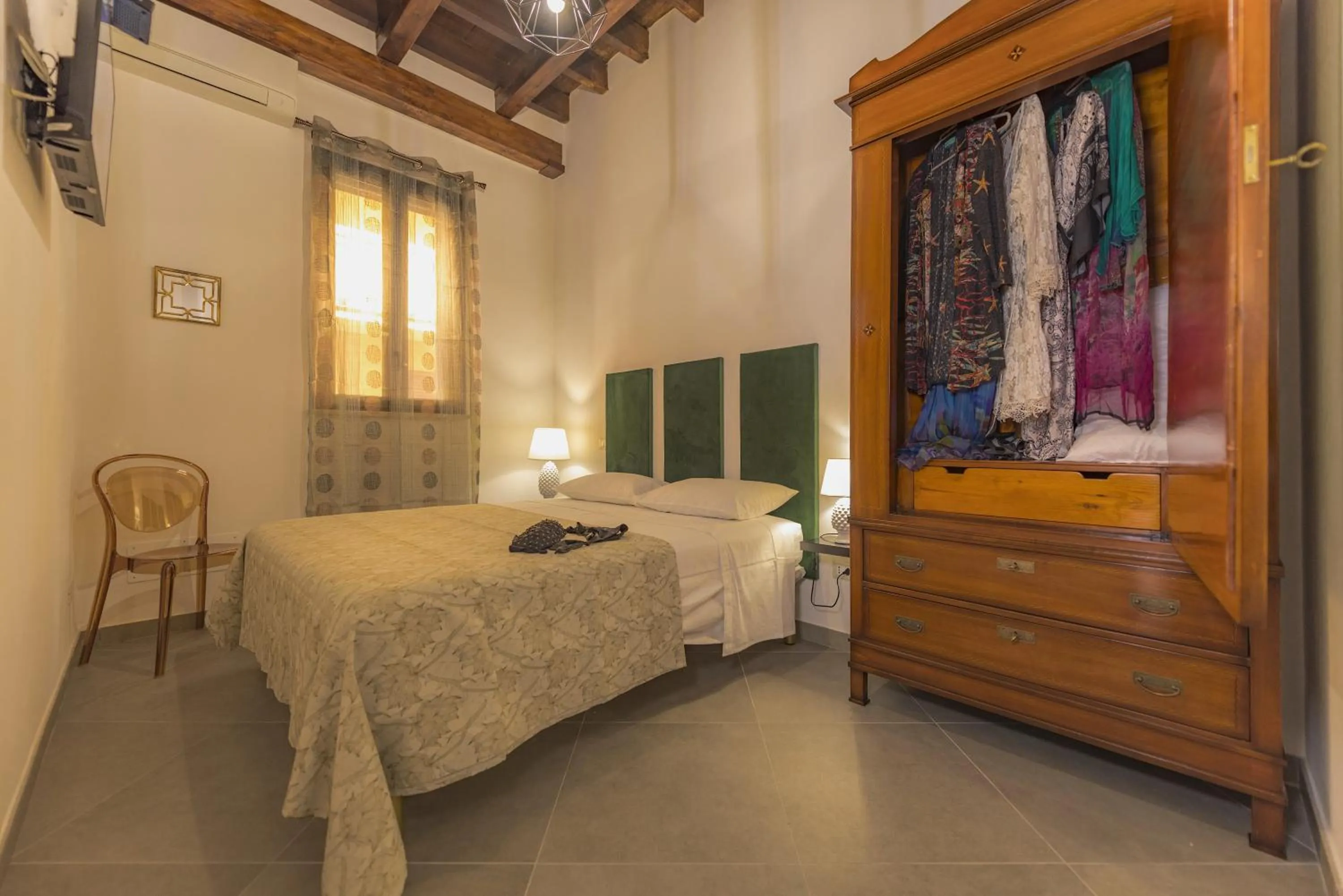 View (from property/room), Bed in AMUNI' Apartments