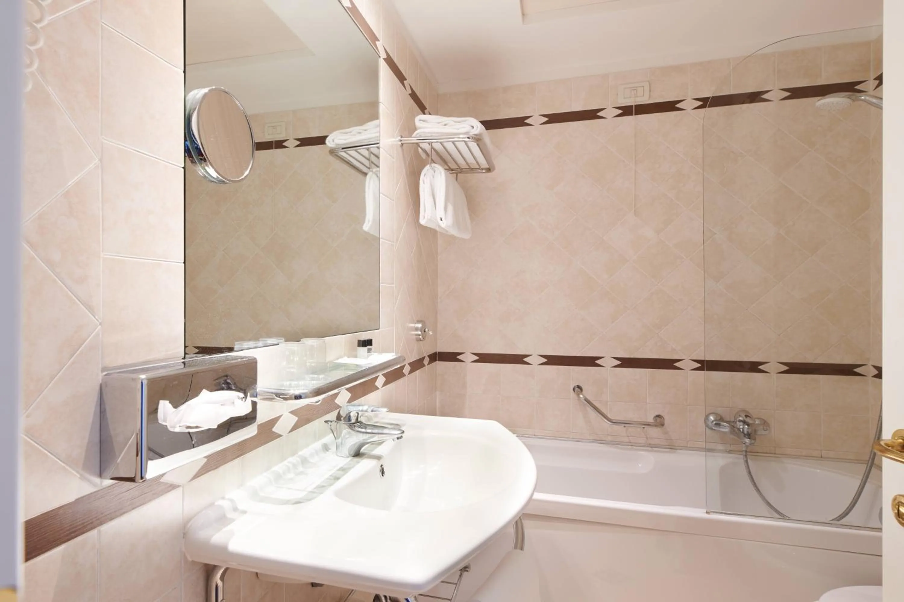 Bathroom in Hotel Plaza