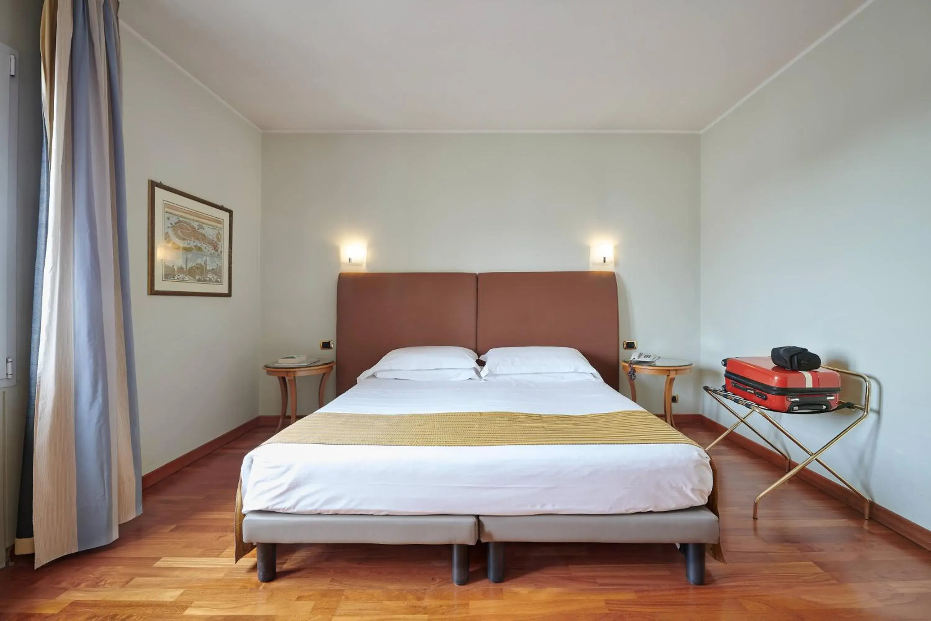 Classic Double or Twin Room - single occupancy in Hotel Plaza Classic Double or Twin Room - single occupancy in Hotel Plaza