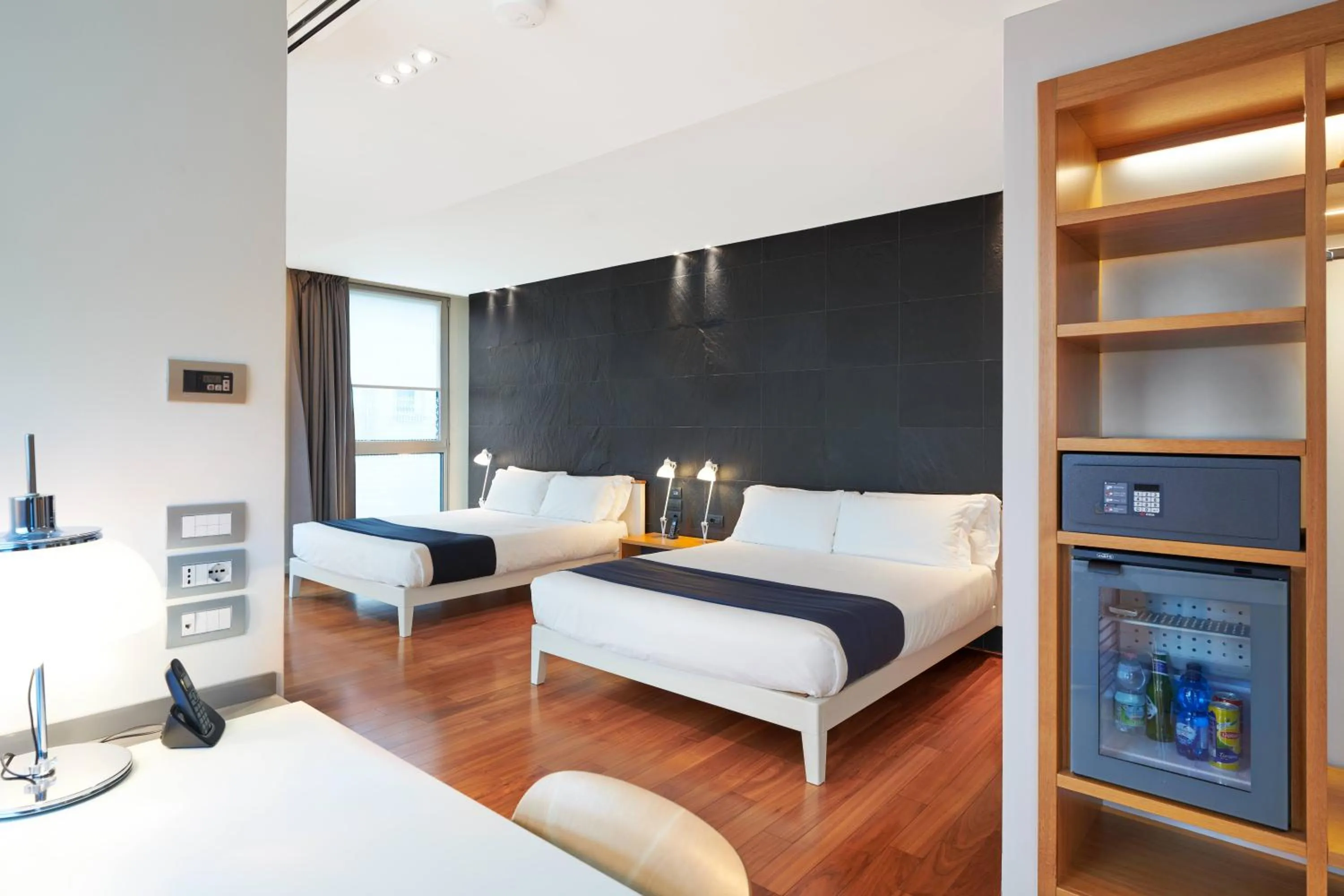 Bedroom, Bed in Hotel Plaza