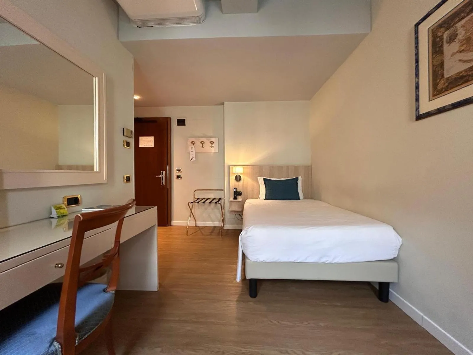 Bedroom, Bed in Hotel Plaza