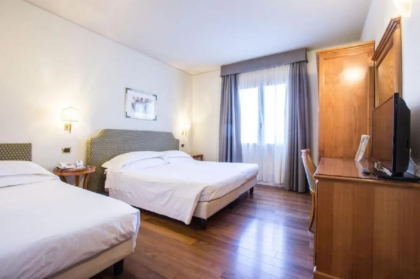 Classic Triple Room in Hotel Plaza Classic Triple Room in Hotel Plaza