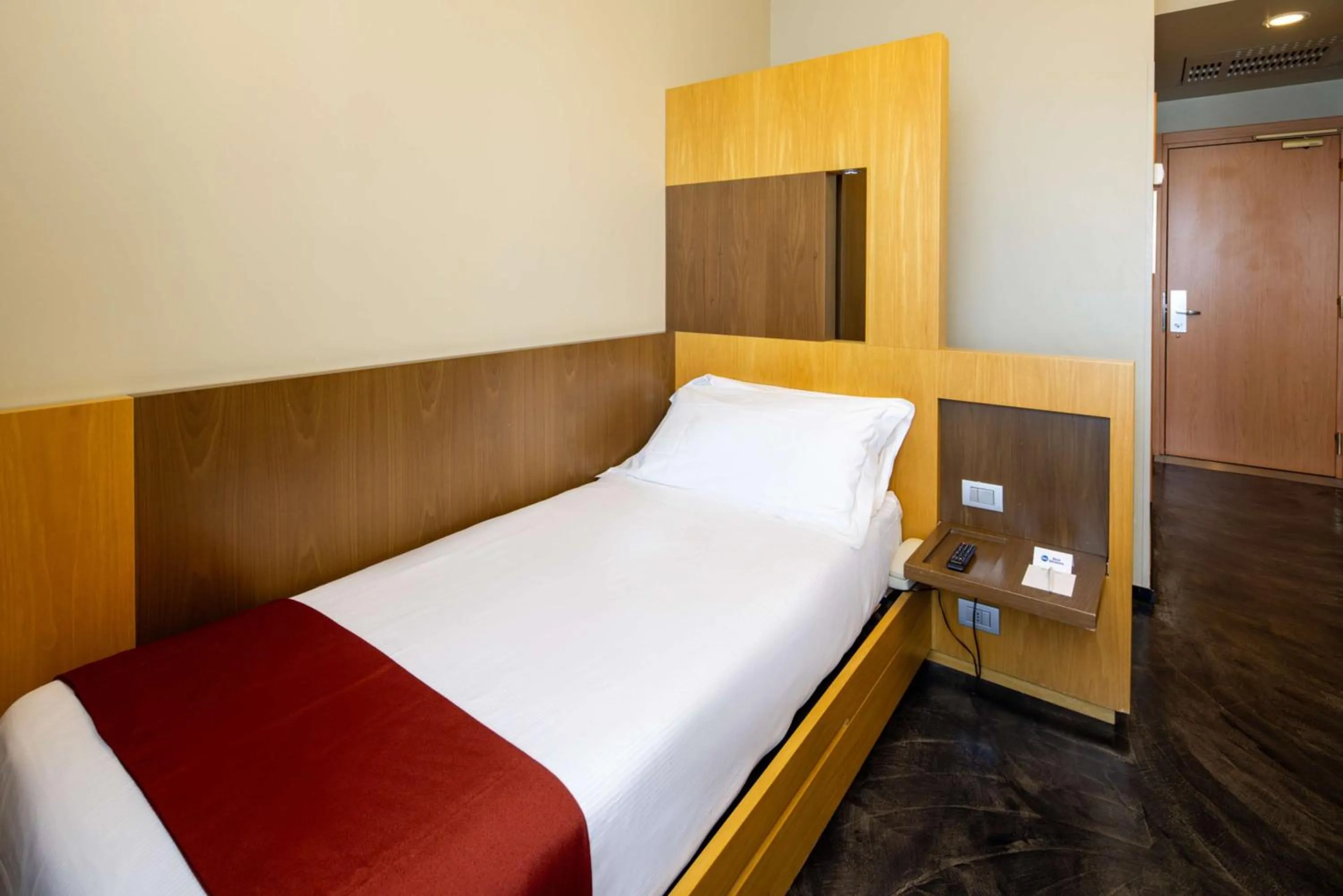 Bed in Best Western Hotel Major