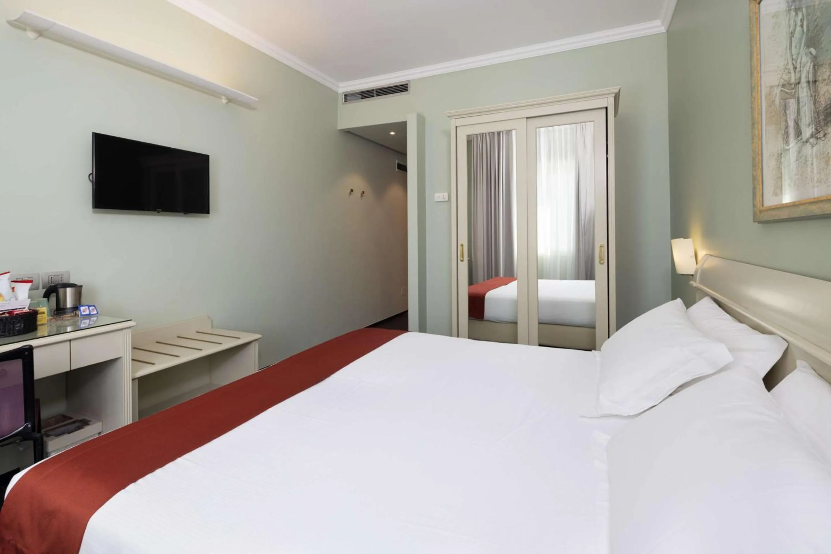 Bed in Best Western Hotel Major