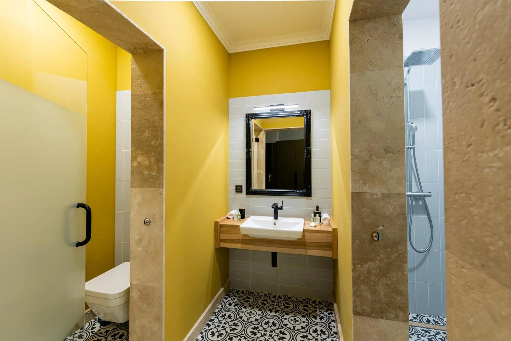 Shower in Boutique Hotel Cocosul de Aur