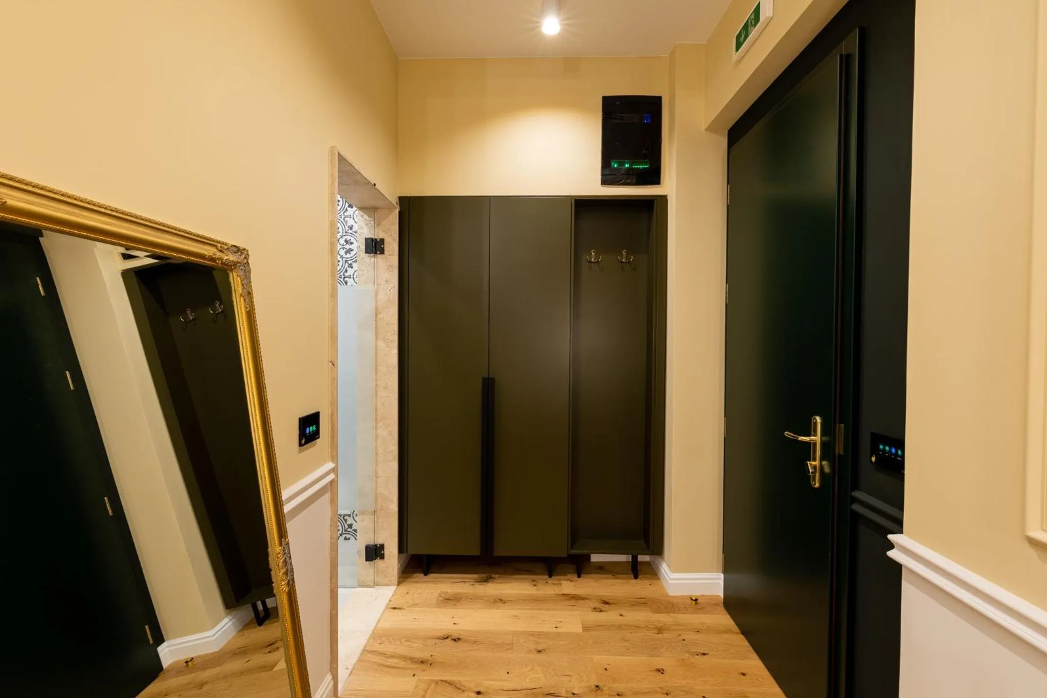 wardrobe in Boutique Hotel Cocosul de Aur