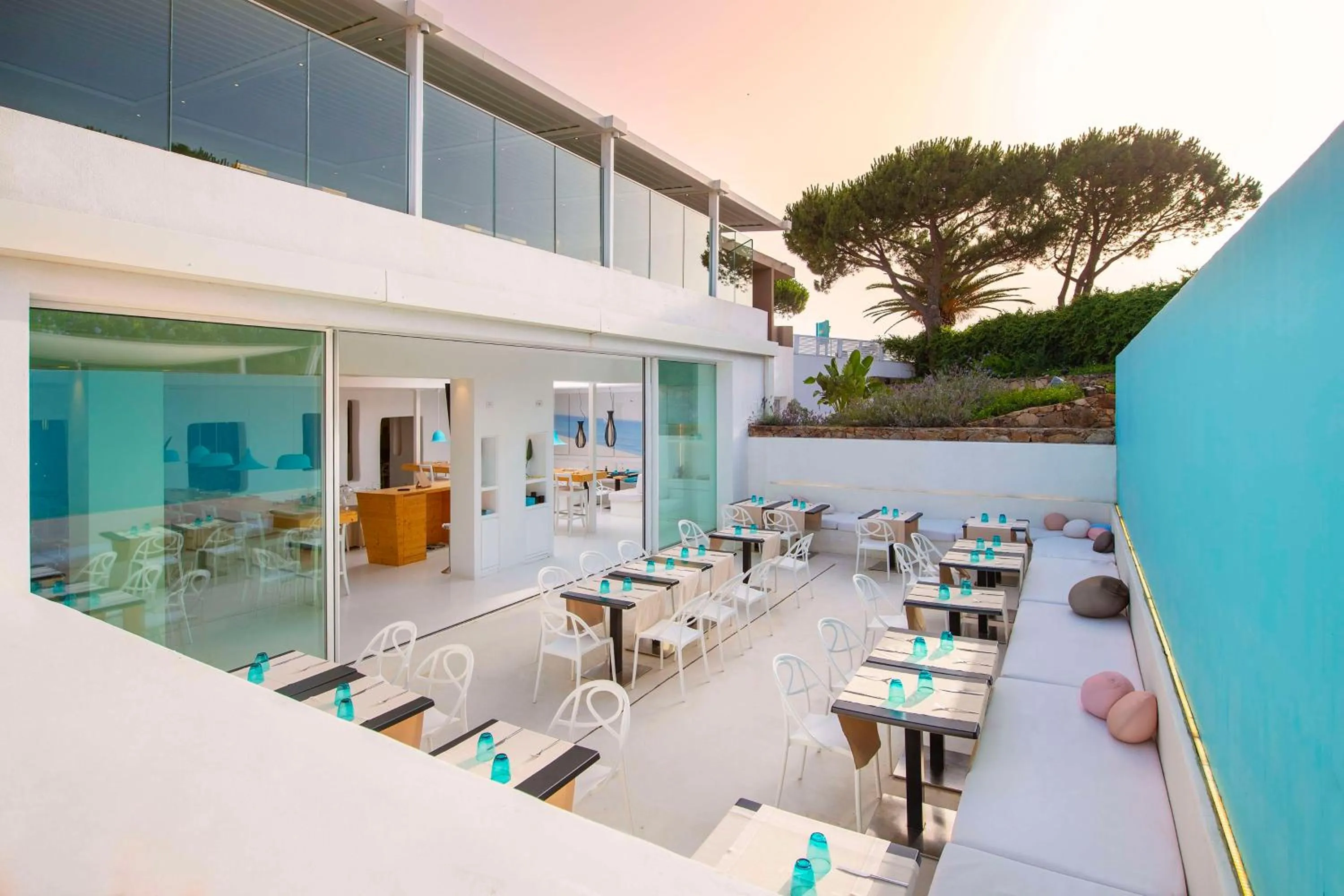 Lounge or bar in Baia Di Chia Resort Sardinia, Curio Collection By Hilton