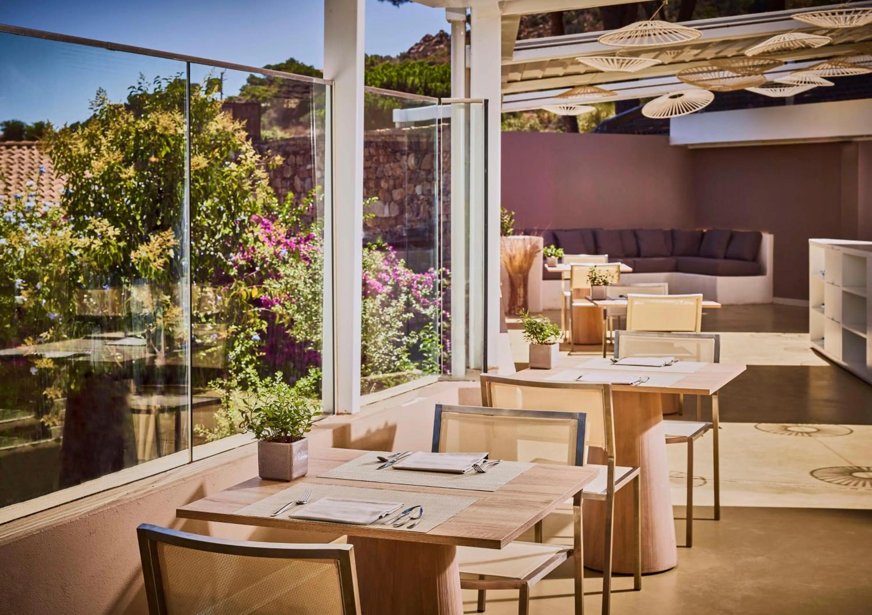 Restaurant/places to eat in Baia Di Chia Resort Sardinia, Curio Collection By Hilton